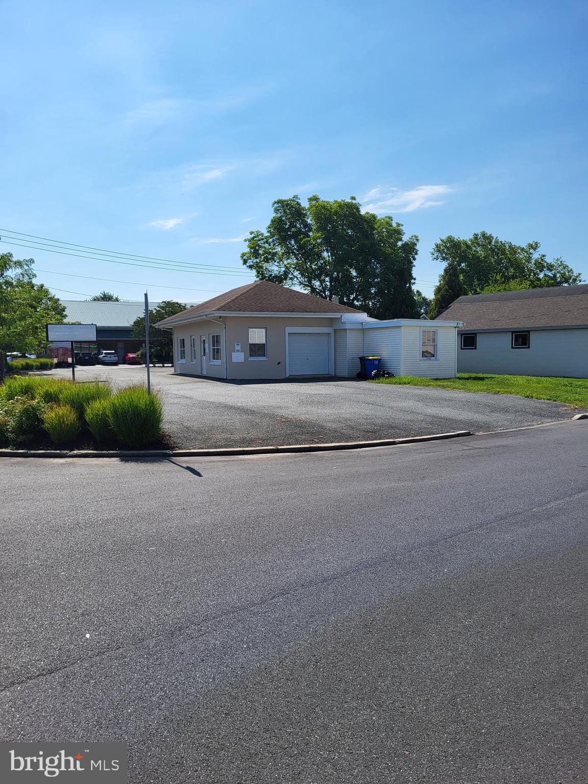 EASTON - Commercial Lease