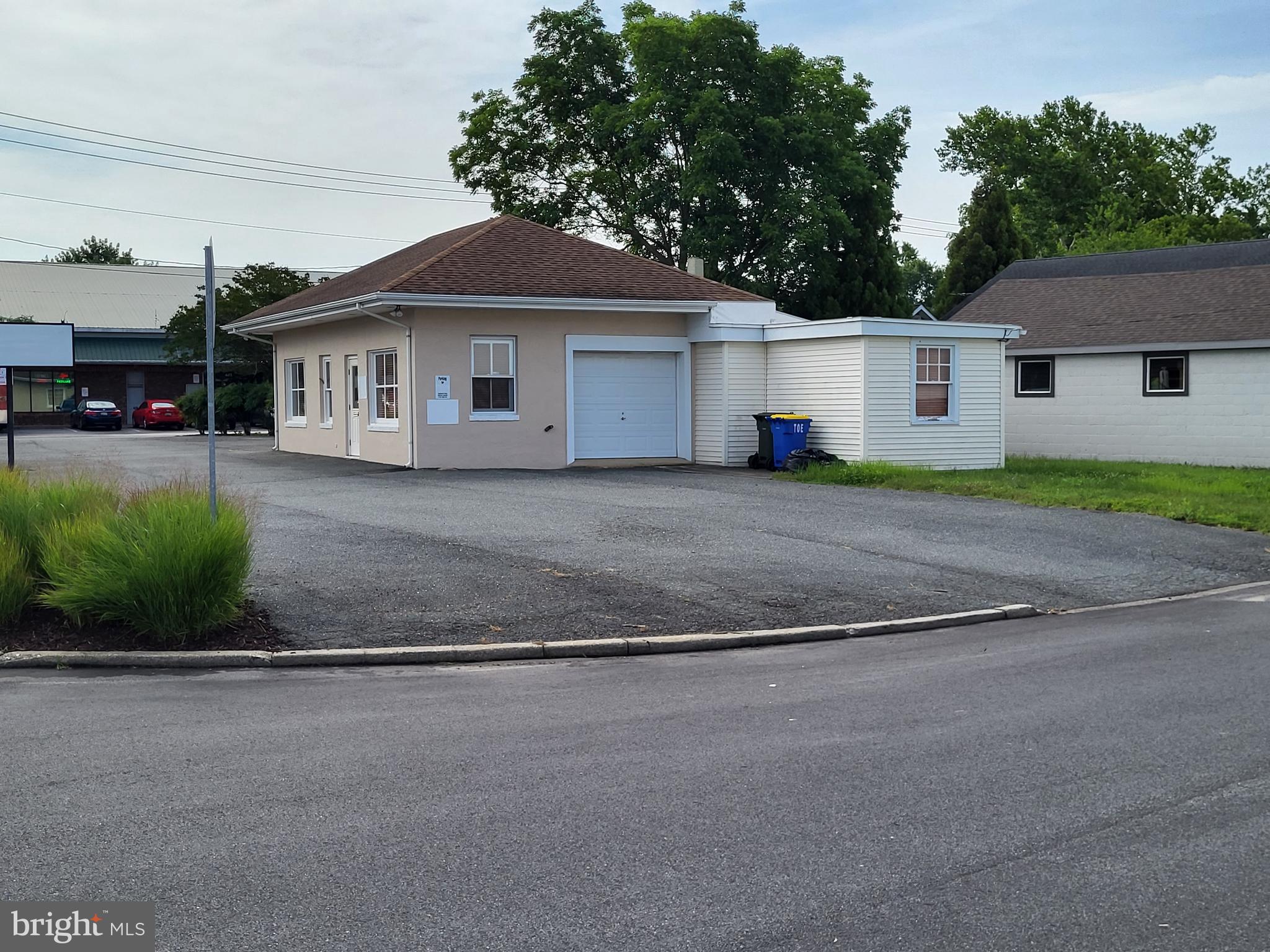 EASTON - Commercial Lease