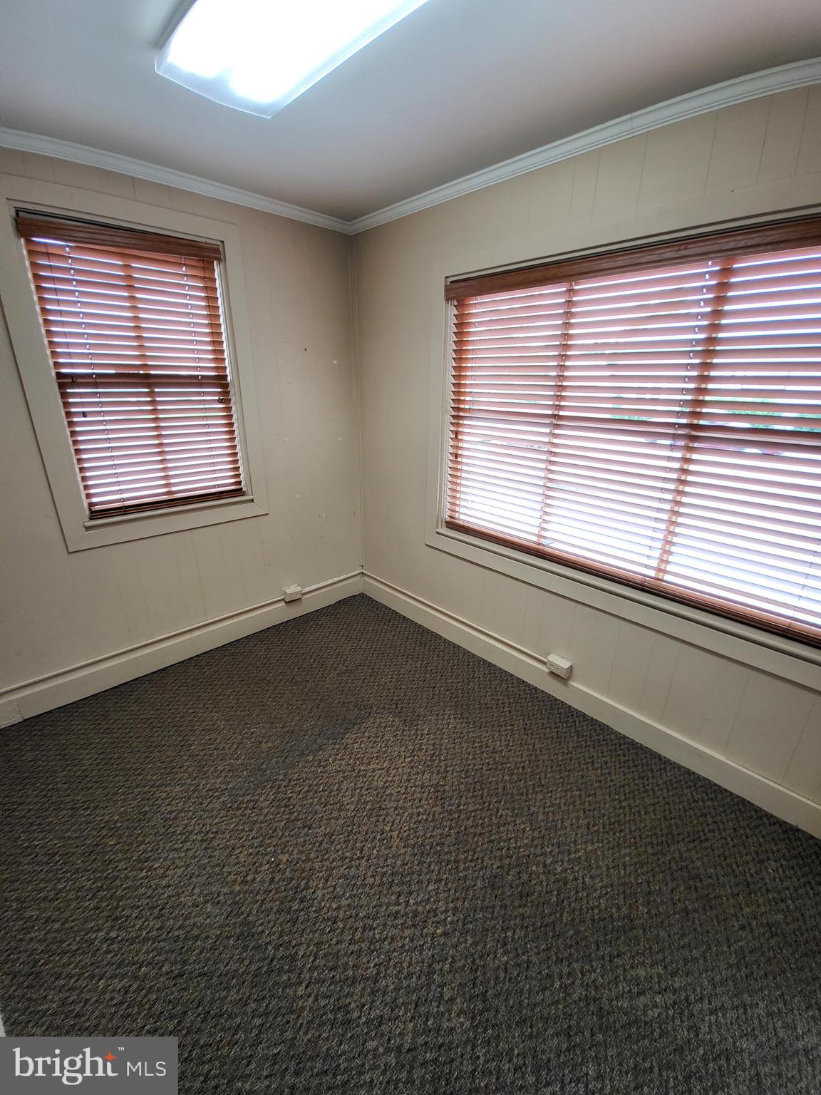 EASTON - Commercial Lease