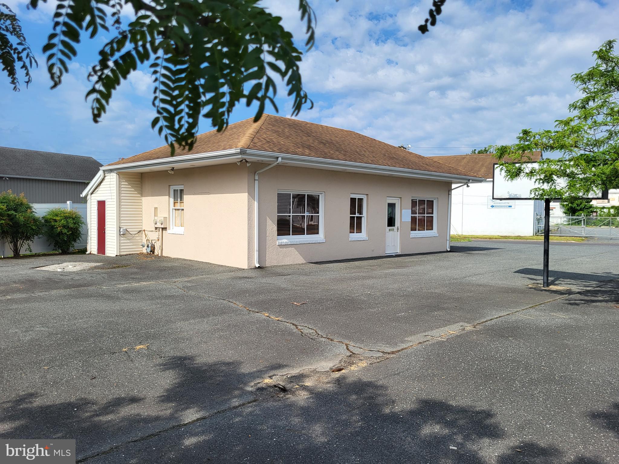 EASTON - Commercial Lease