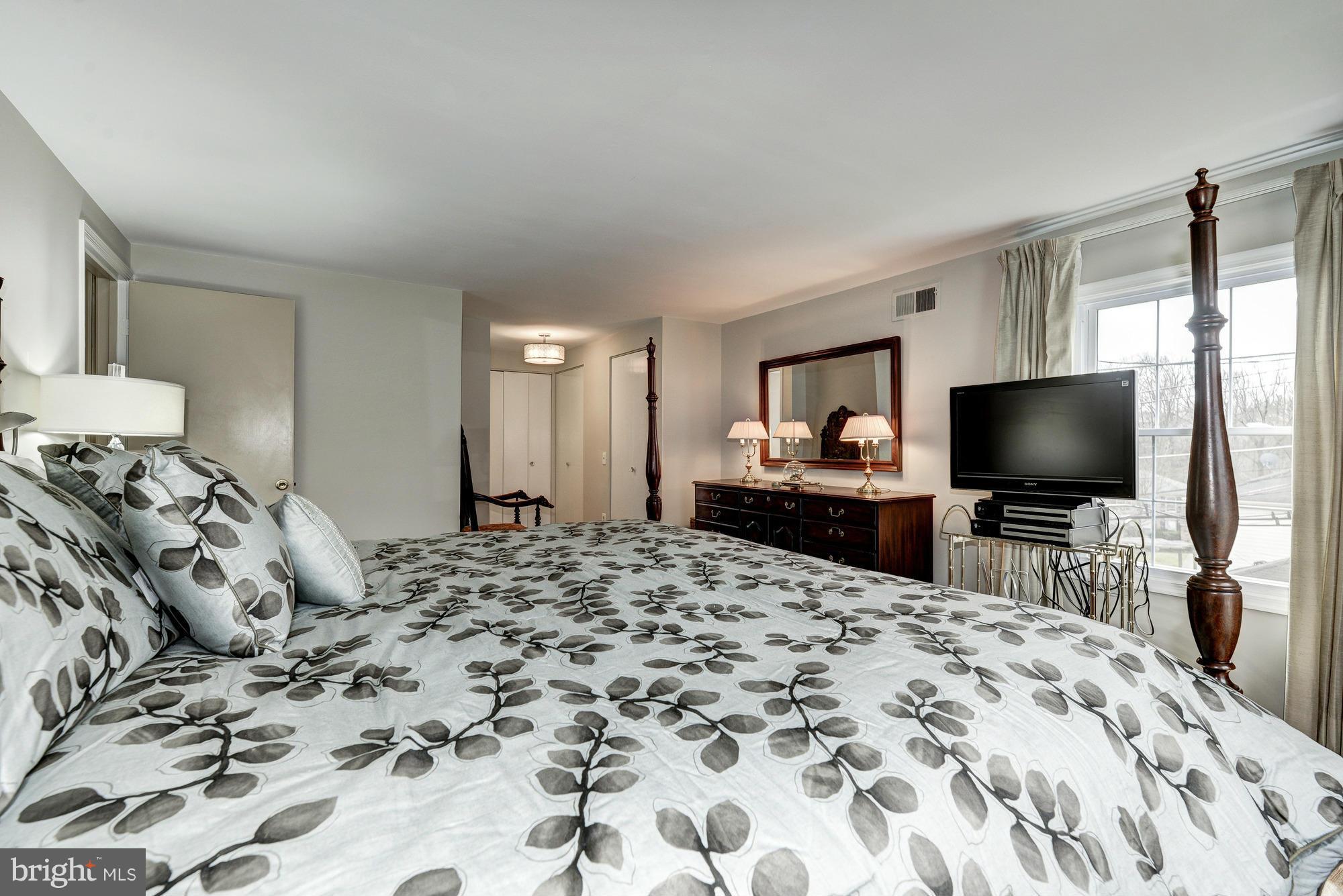 FOX HILLS - Residential