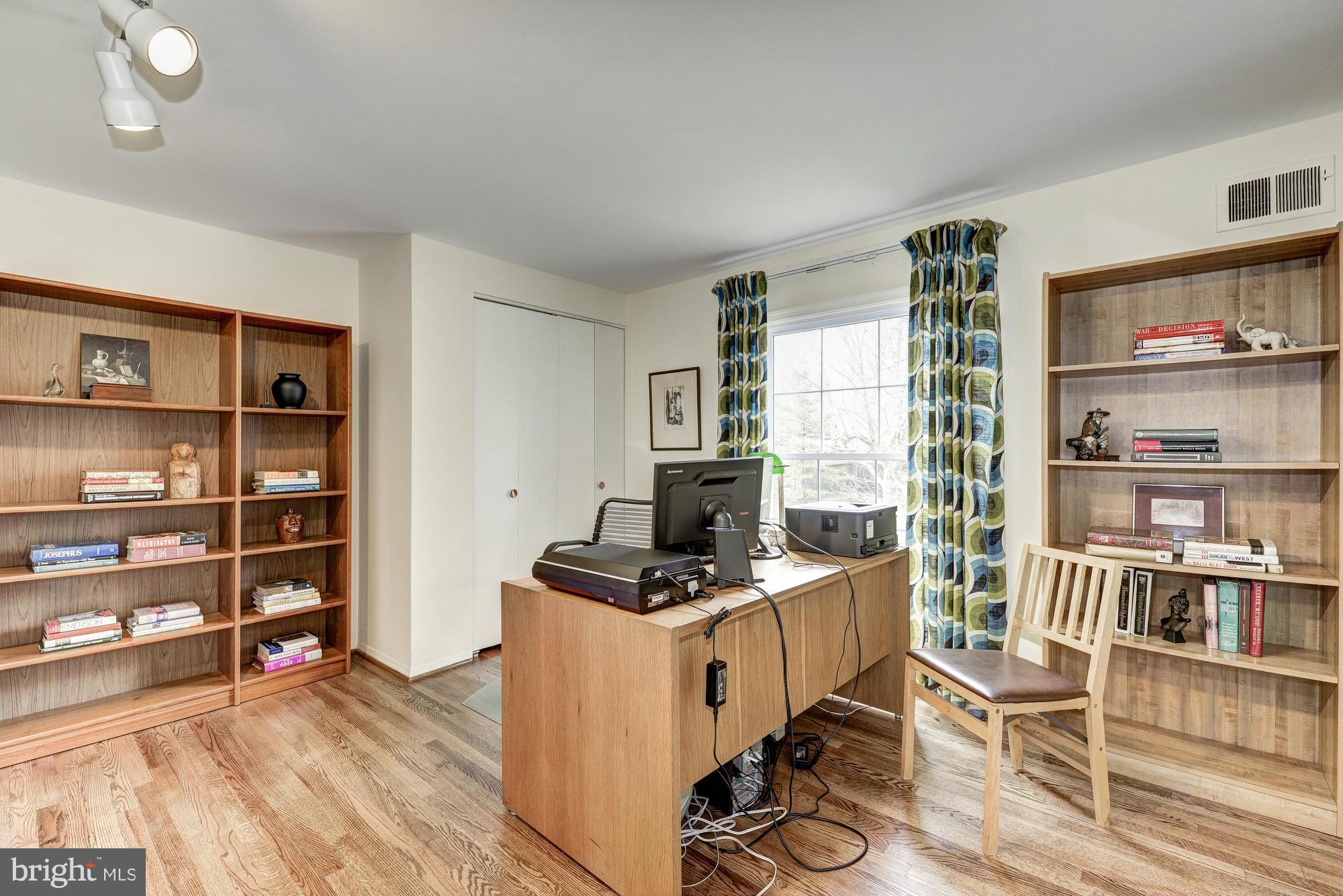 FOX HILLS - Residential