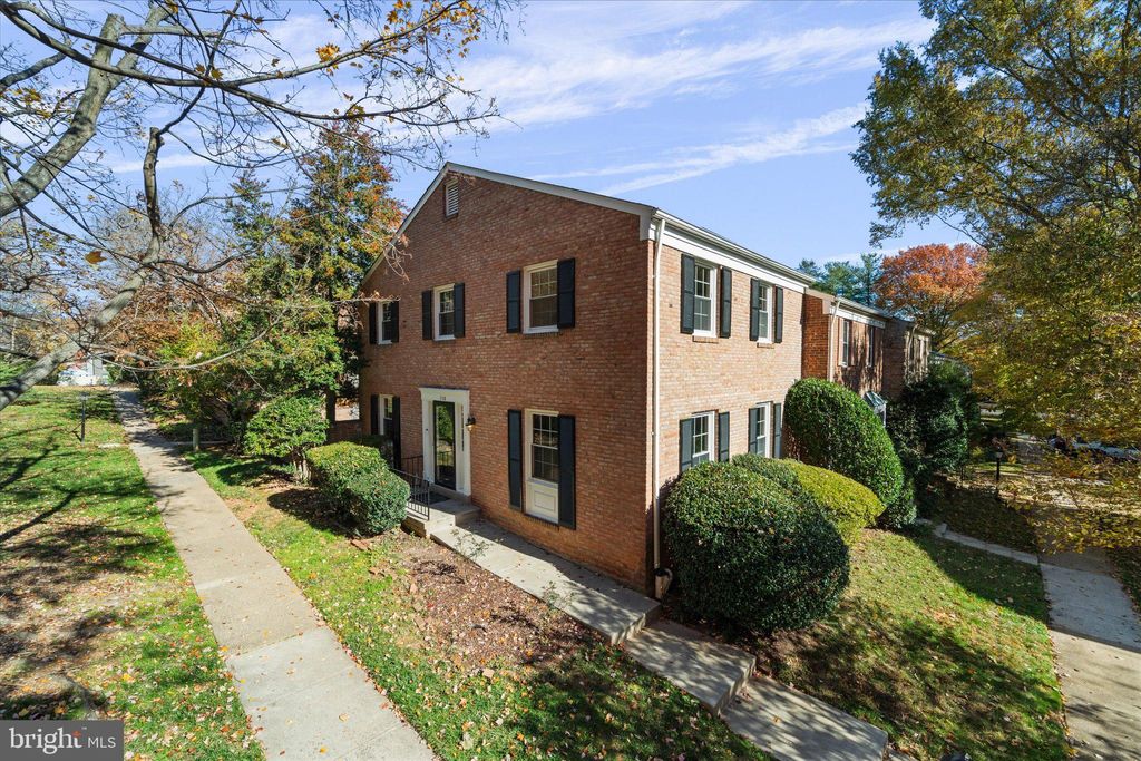 Photo of 3118 Barnard Court, FAIRFAX, VA 22031 (MLS # VAFX2274782)