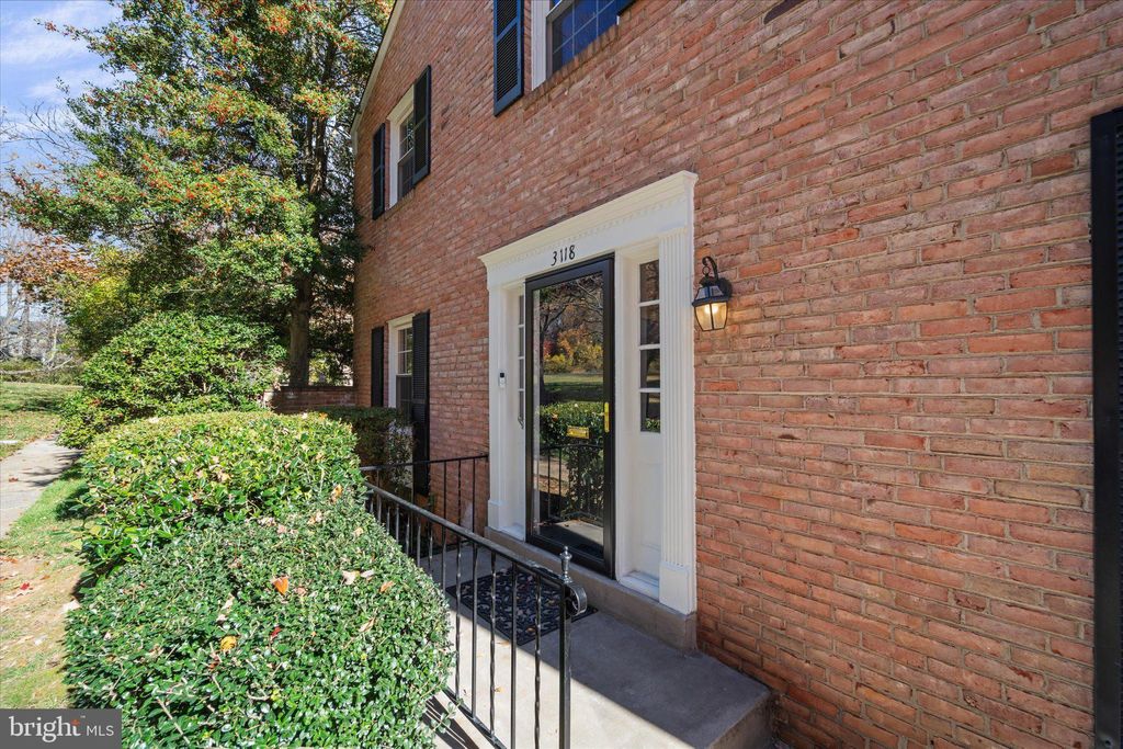 Photo of 3118 Barnard Court, FAIRFAX, VA 22031 (MLS # VAFX2274782)