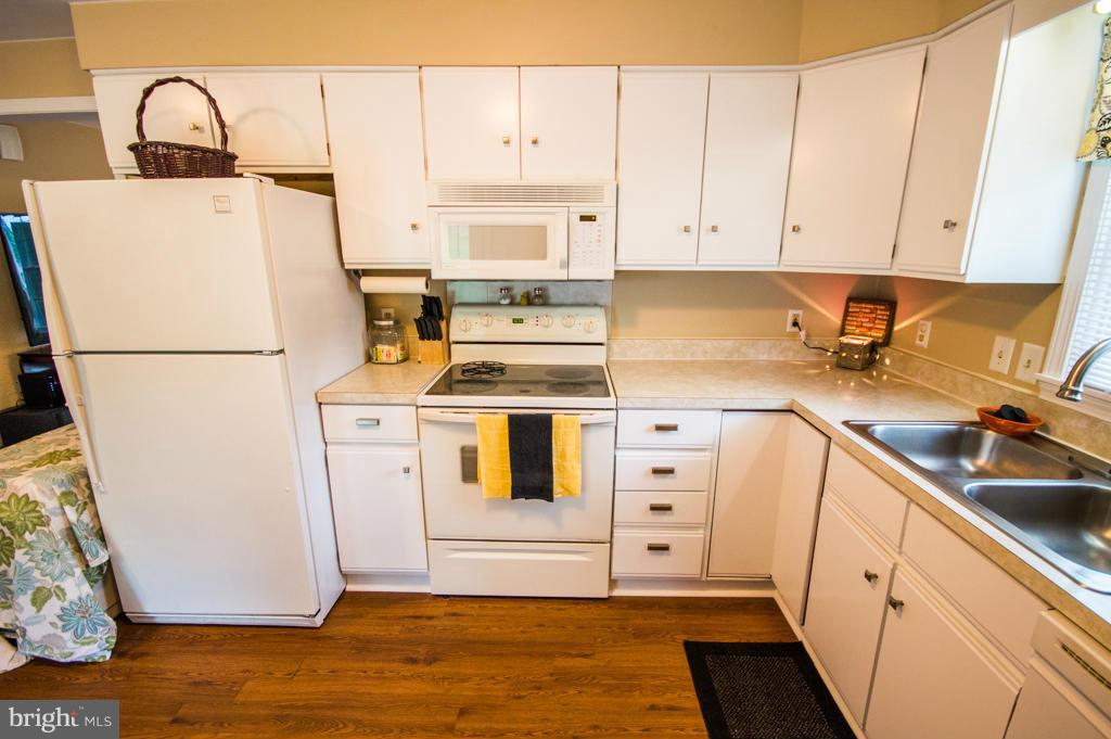 HENSEL STONE WOODS - Residential