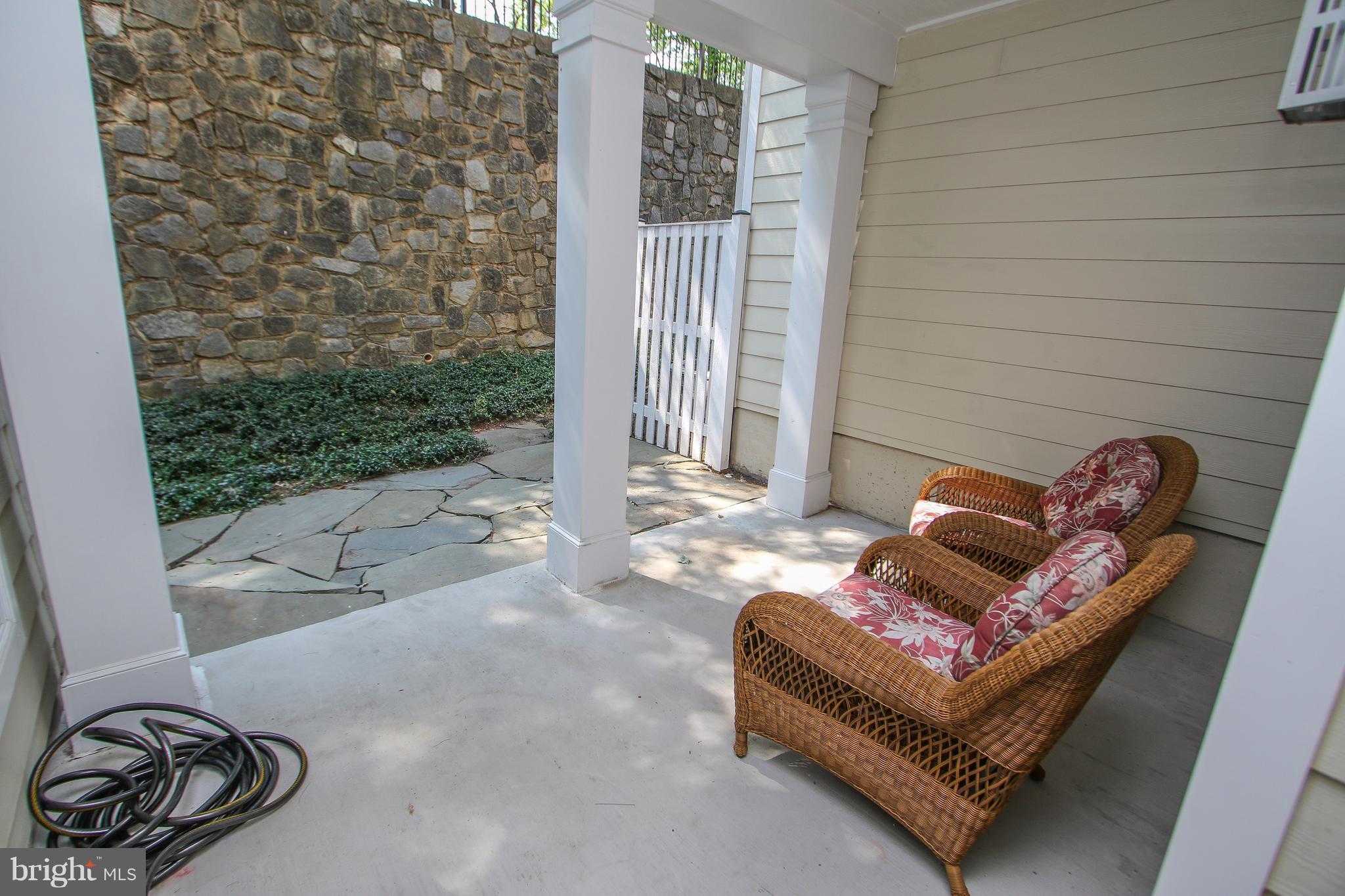 CHARLESTON SQUARE TOWNHM - Residential