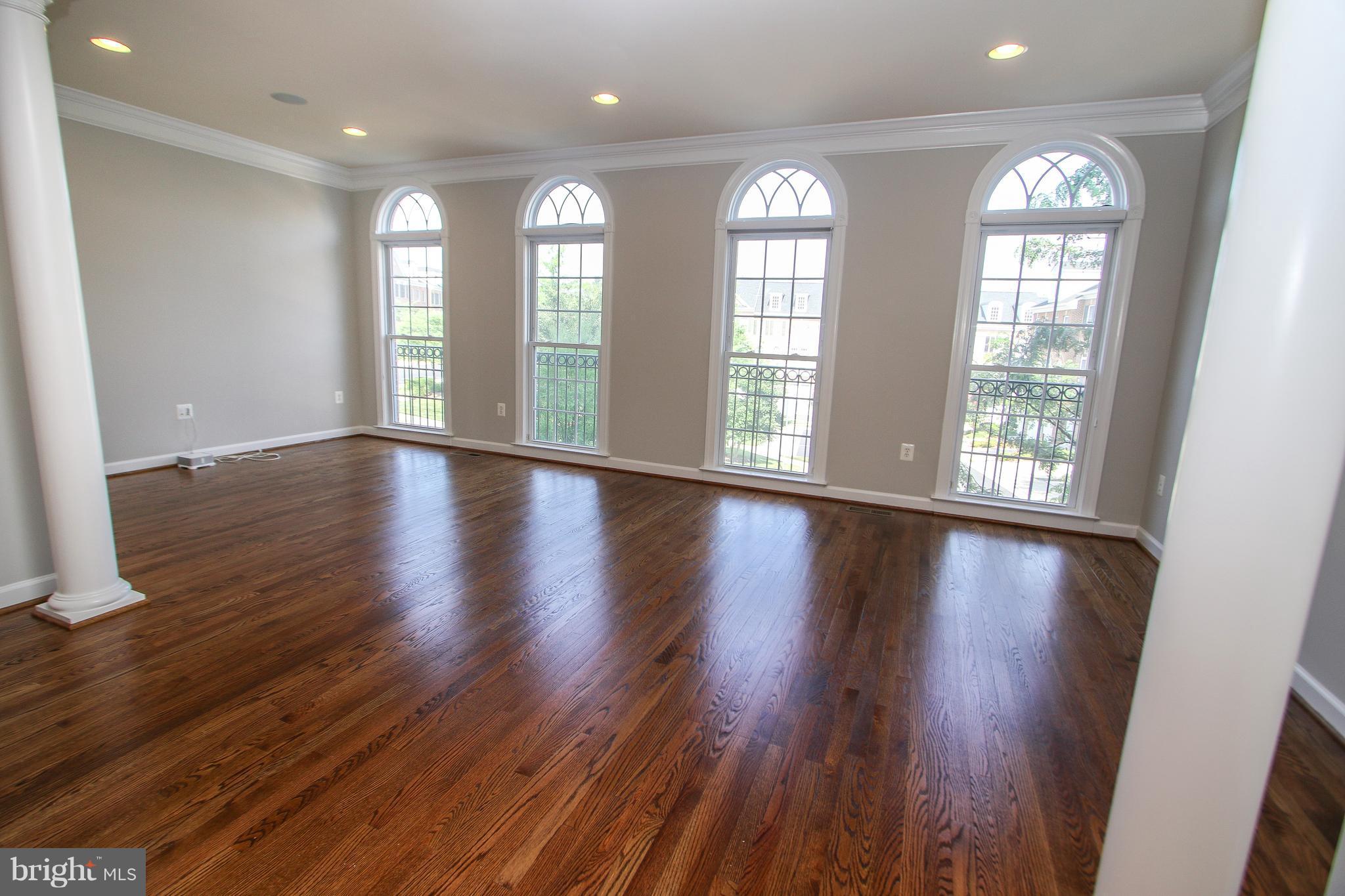 CHARLESTON SQUARE TOWNHM - Residential