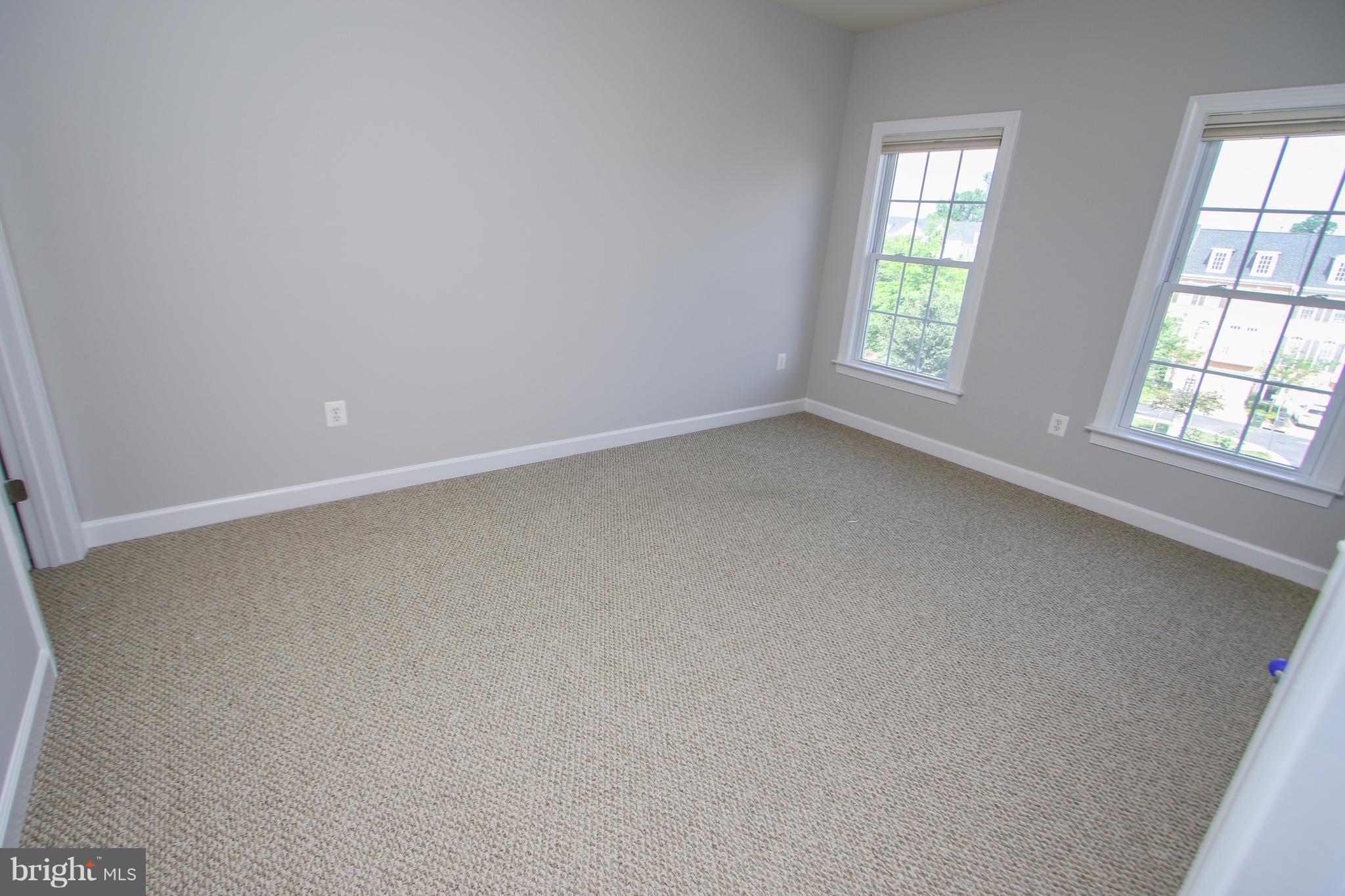 CHARLESTON SQUARE TOWNHM - Residential