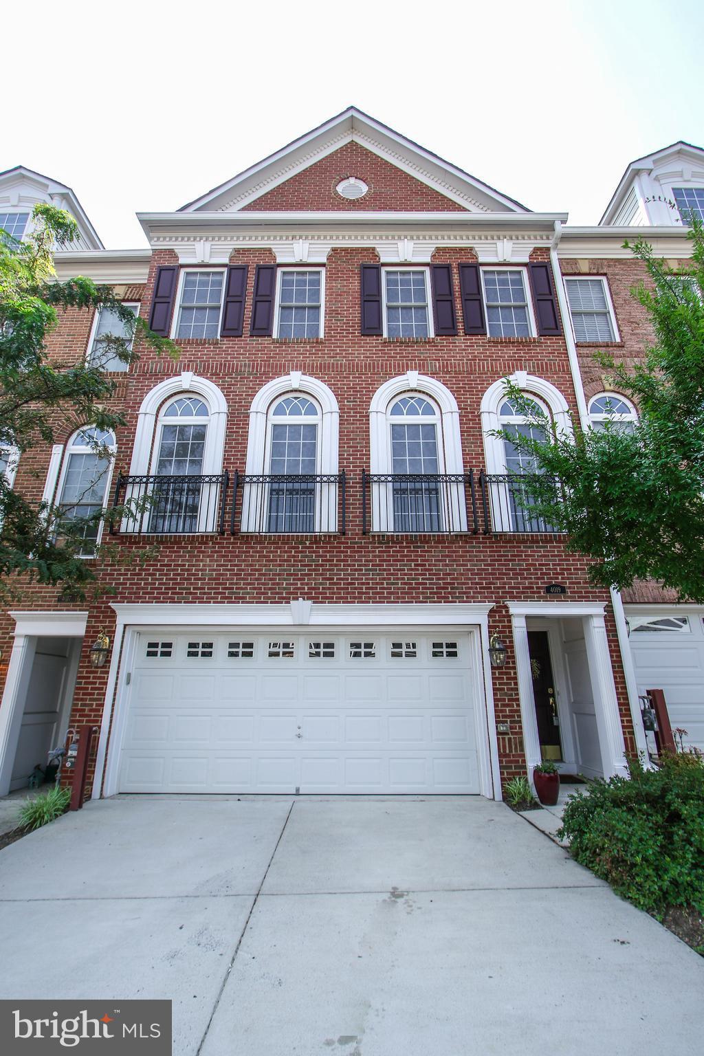 CHARLESTON SQUARE TOWNHM - Residential