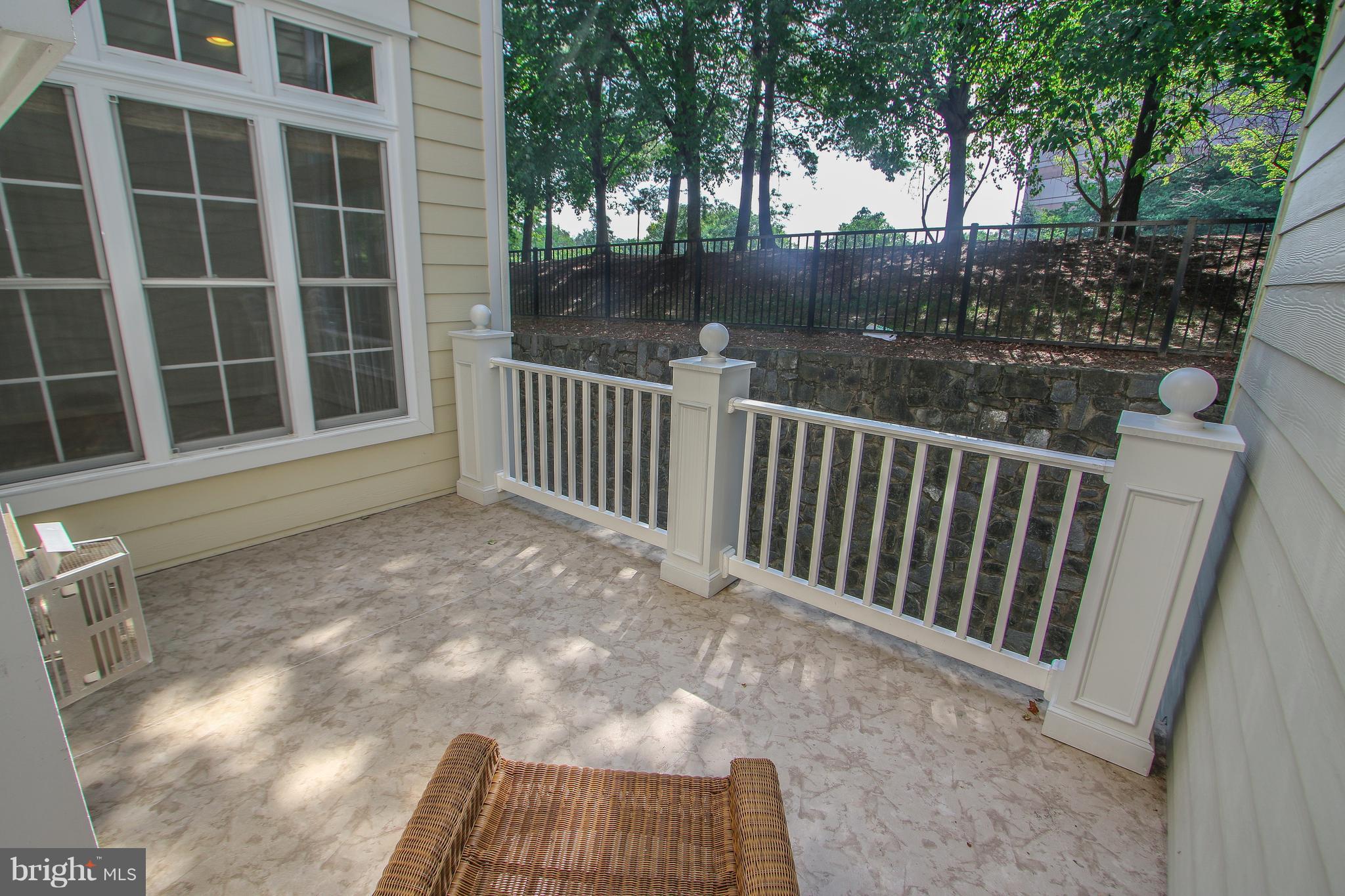 CHARLESTON SQUARE TOWNHM - Residential