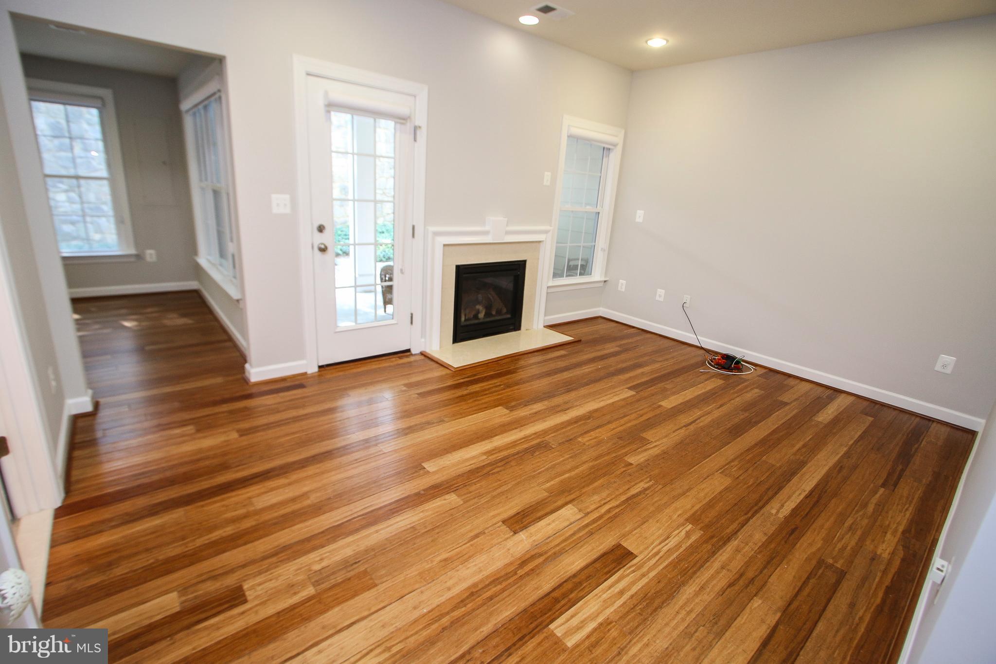 CHARLESTON SQUARE TOWNHM - Residential