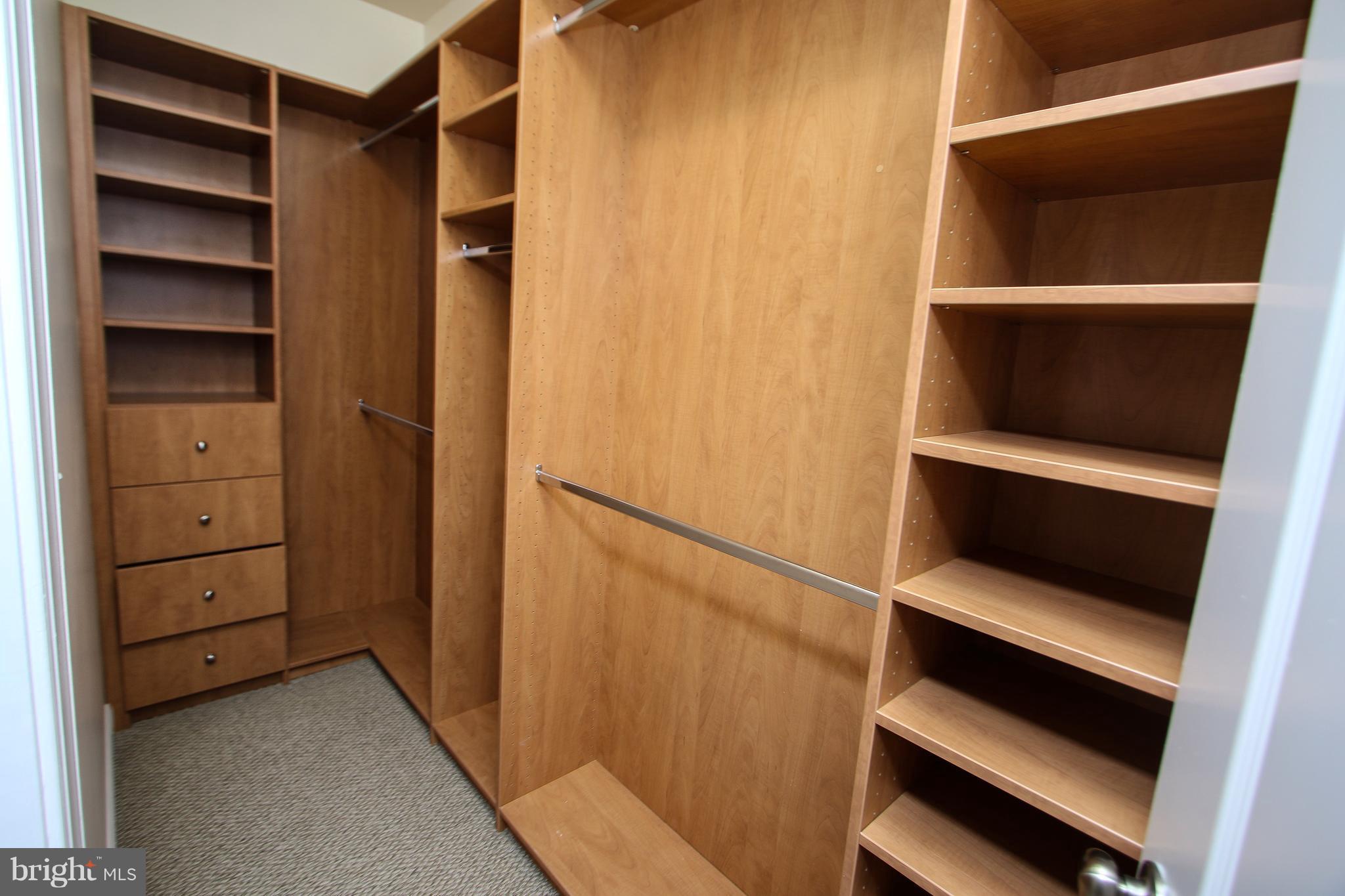 CHARLESTON SQUARE TOWNHM - Residential