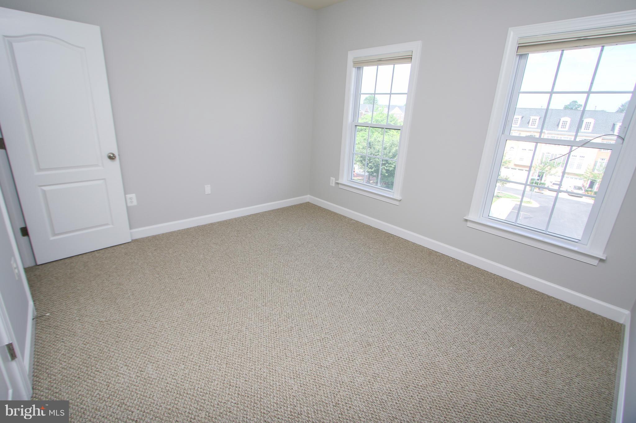 CHARLESTON SQUARE TOWNHM - Residential