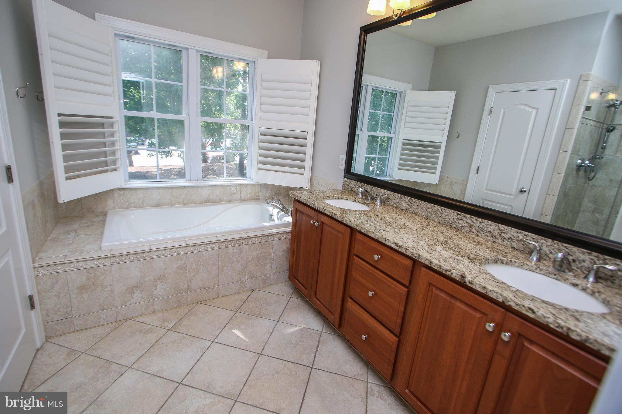 CHARLESTON SQUARE TOWNHM - Residential