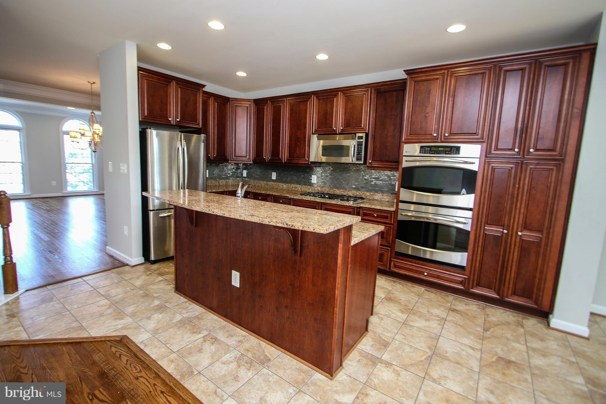 CHARLESTON SQUARE TOWNHM - Residential