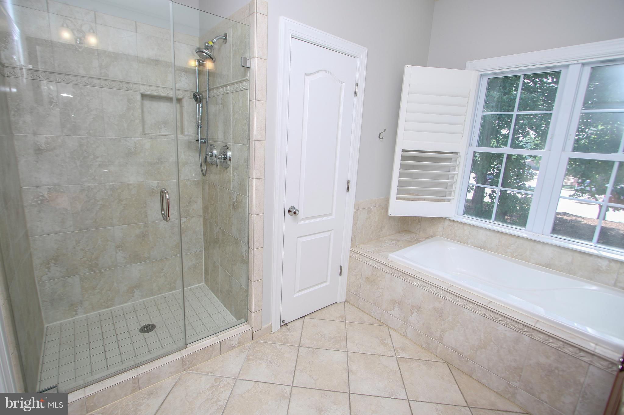 CHARLESTON SQUARE TOWNHM - Residential