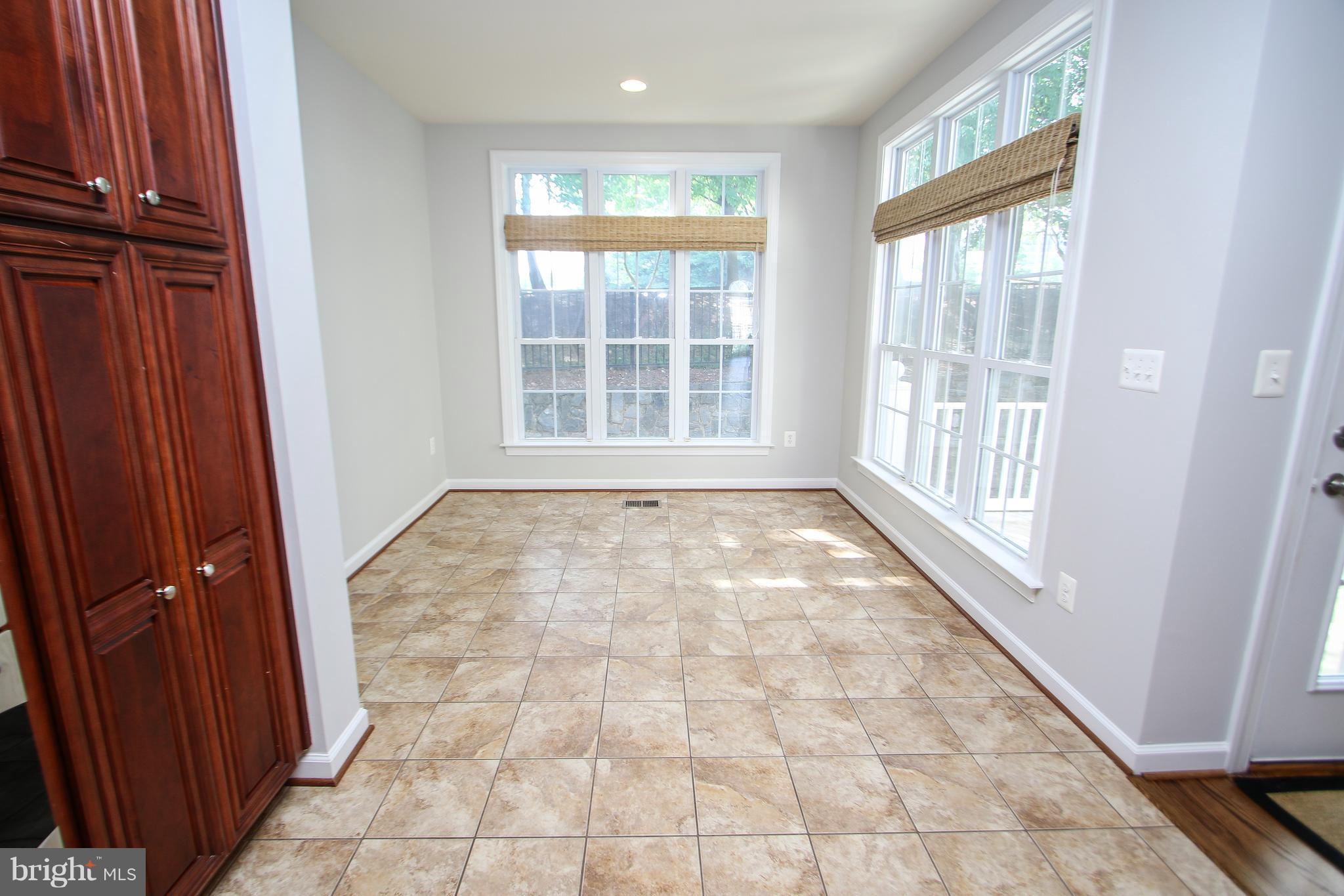 CHARLESTON SQUARE TOWNHM - Residential