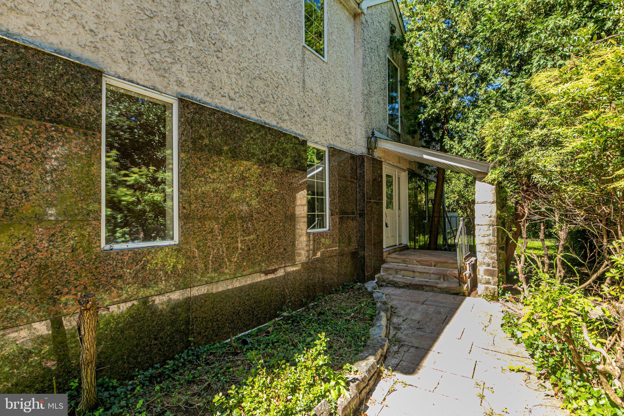 22 OAKLAND STREET