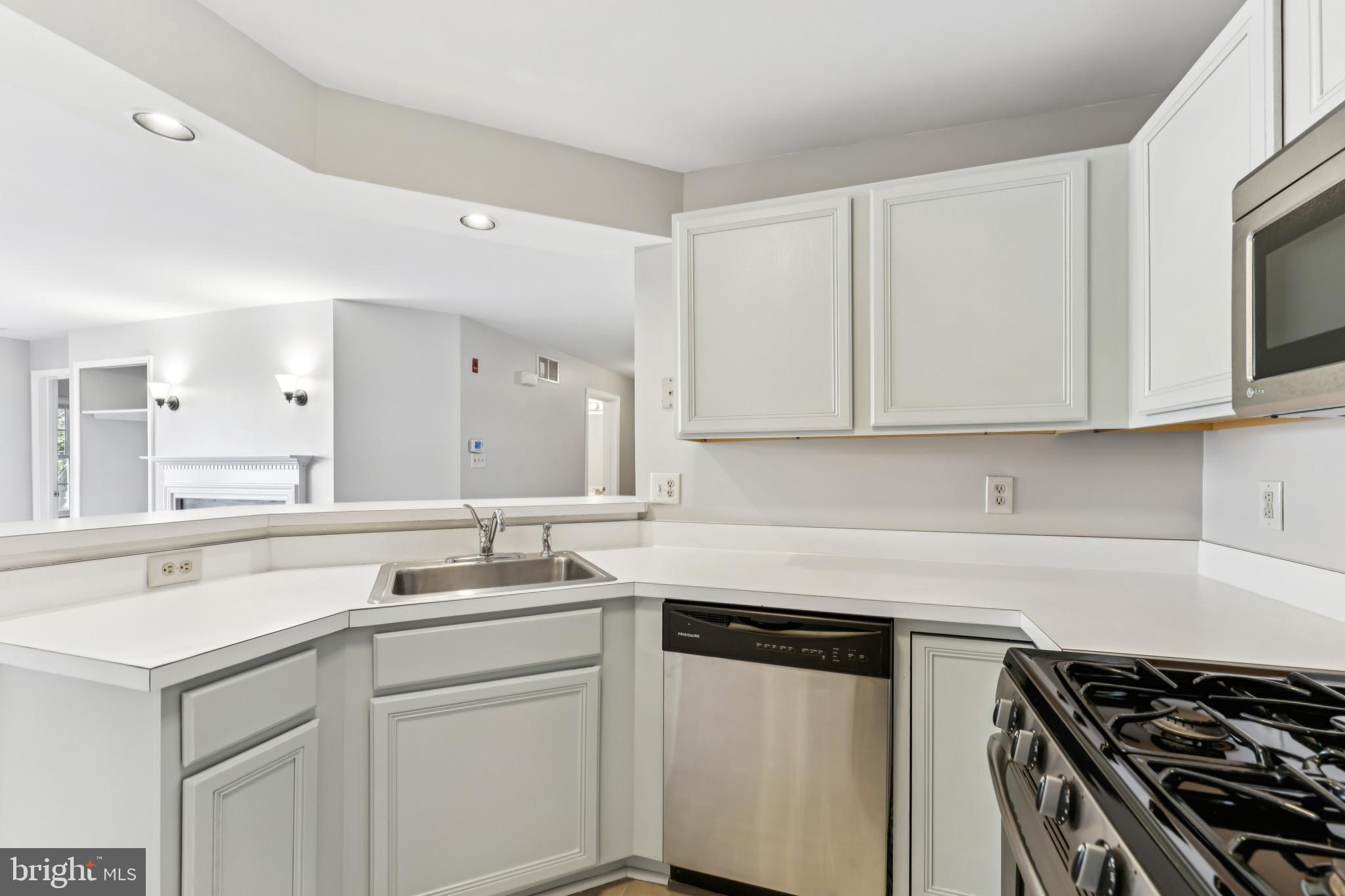 RIVERSTONE - Residential Lease