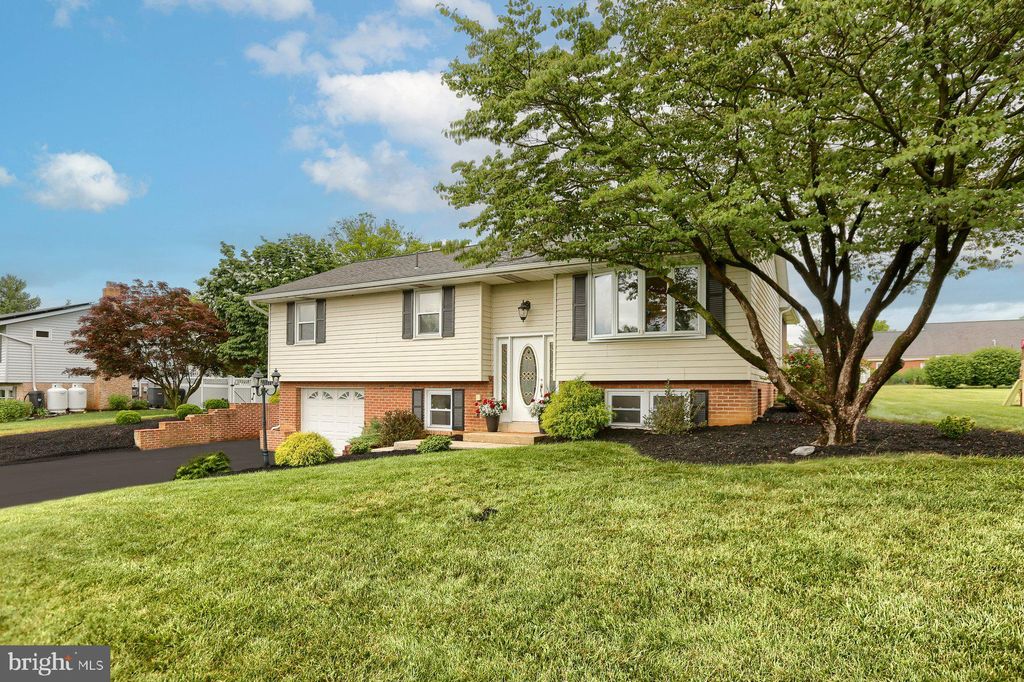 Photo of 1824 Rhoda Avenue, MOUNT JOY, PA 17552 (MLS # PALA2088386)