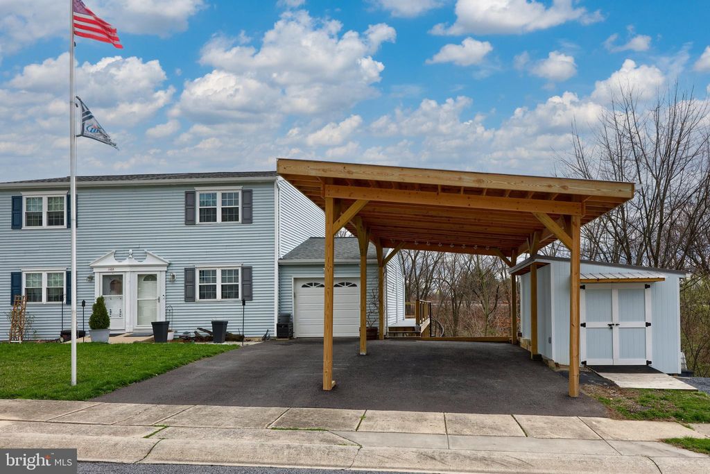 Photo of 1020 CLOVERTON DR, COLUMBIA, PA 17512 (MLS # PALA2032684)