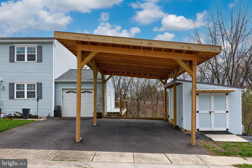 Photo of 1020 CLOVERTON DR, COLUMBIA, PA 17512 (MLS # PALA2032684)