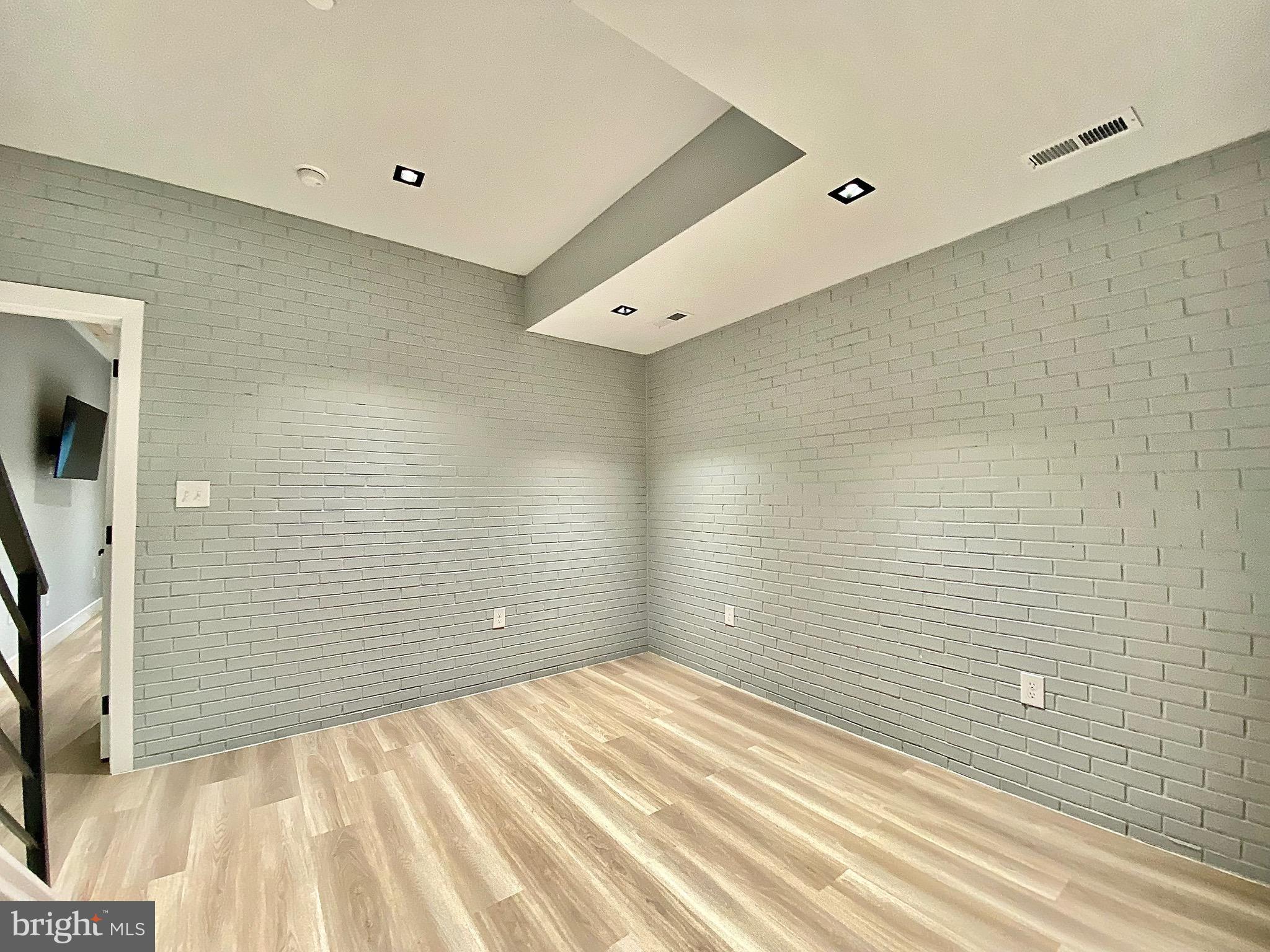 TEMPLE UNIVERSITY - Residential Lease