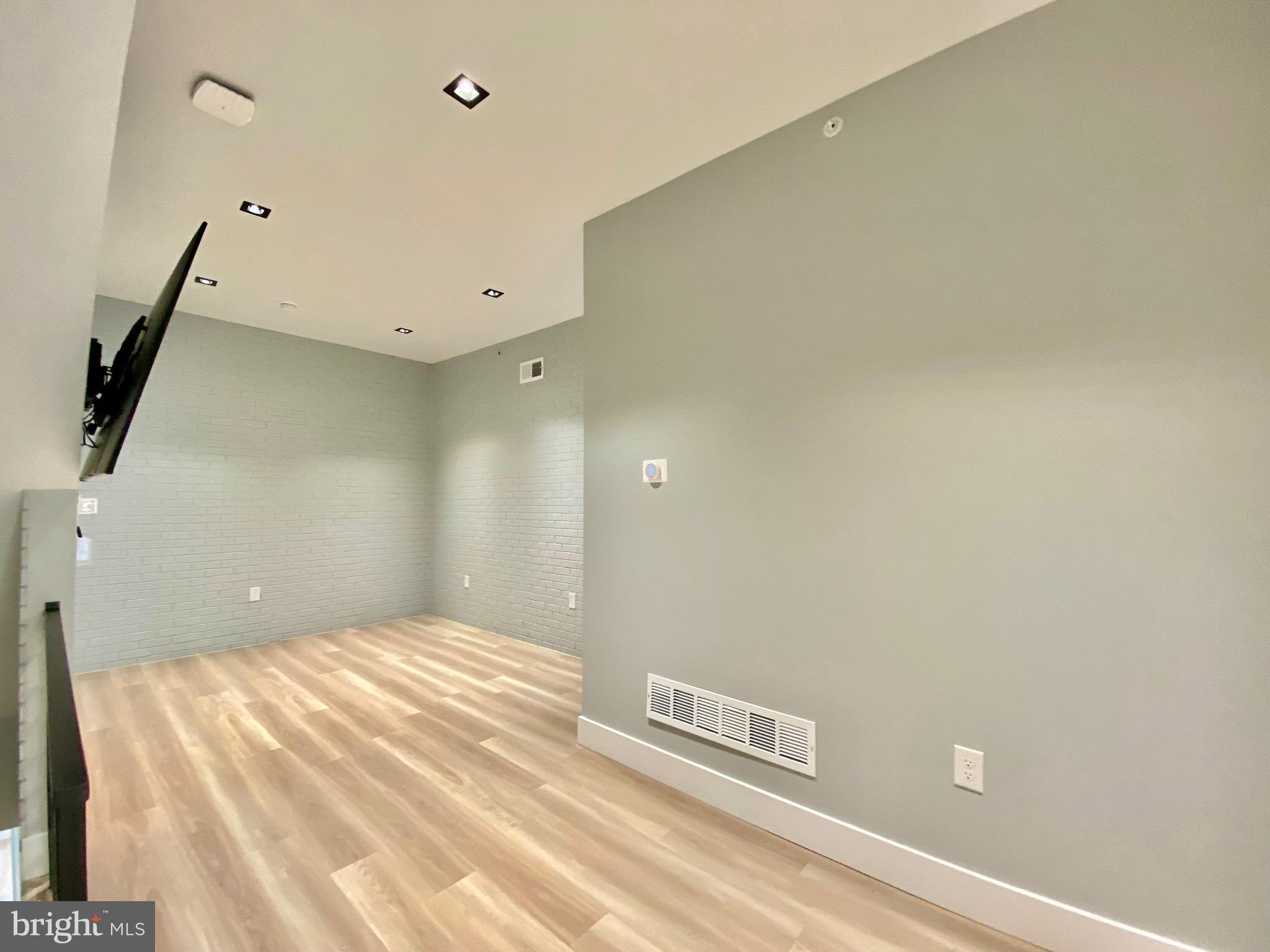 TEMPLE UNIVERSITY - Residential Lease