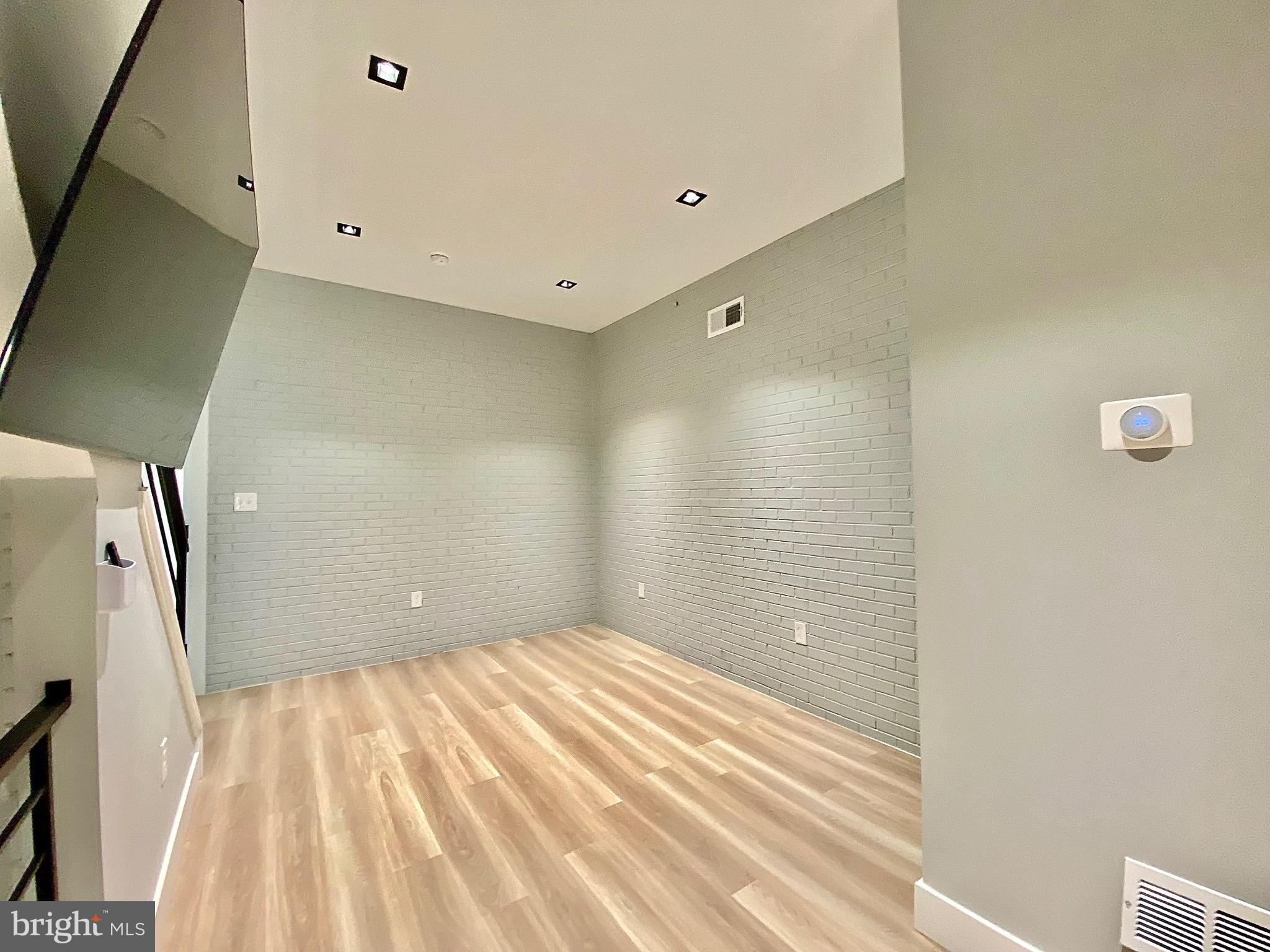 TEMPLE UNIVERSITY - Residential Lease