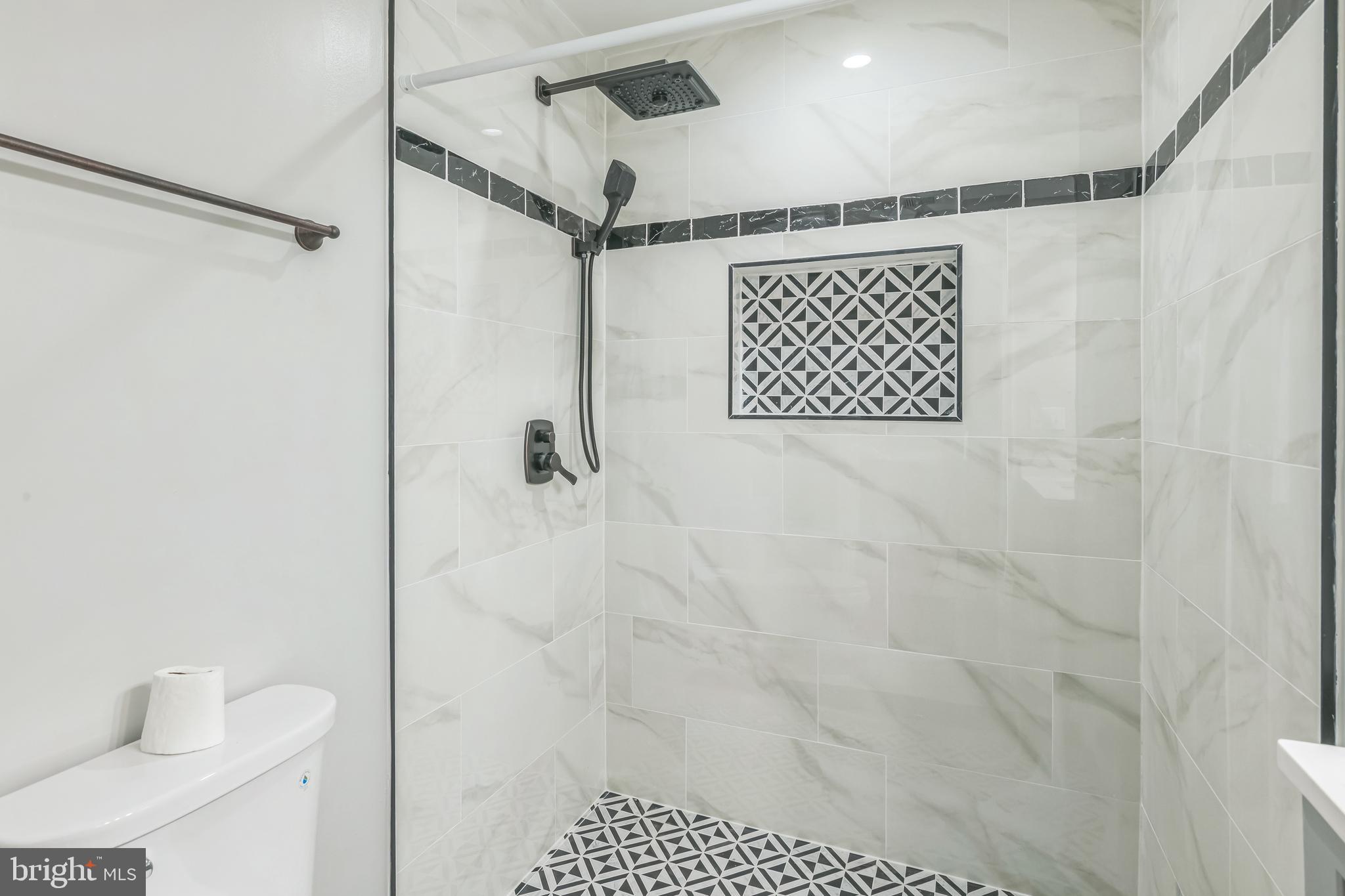 NEWTOWN HISTORIC DISTRIC - Residential Lease