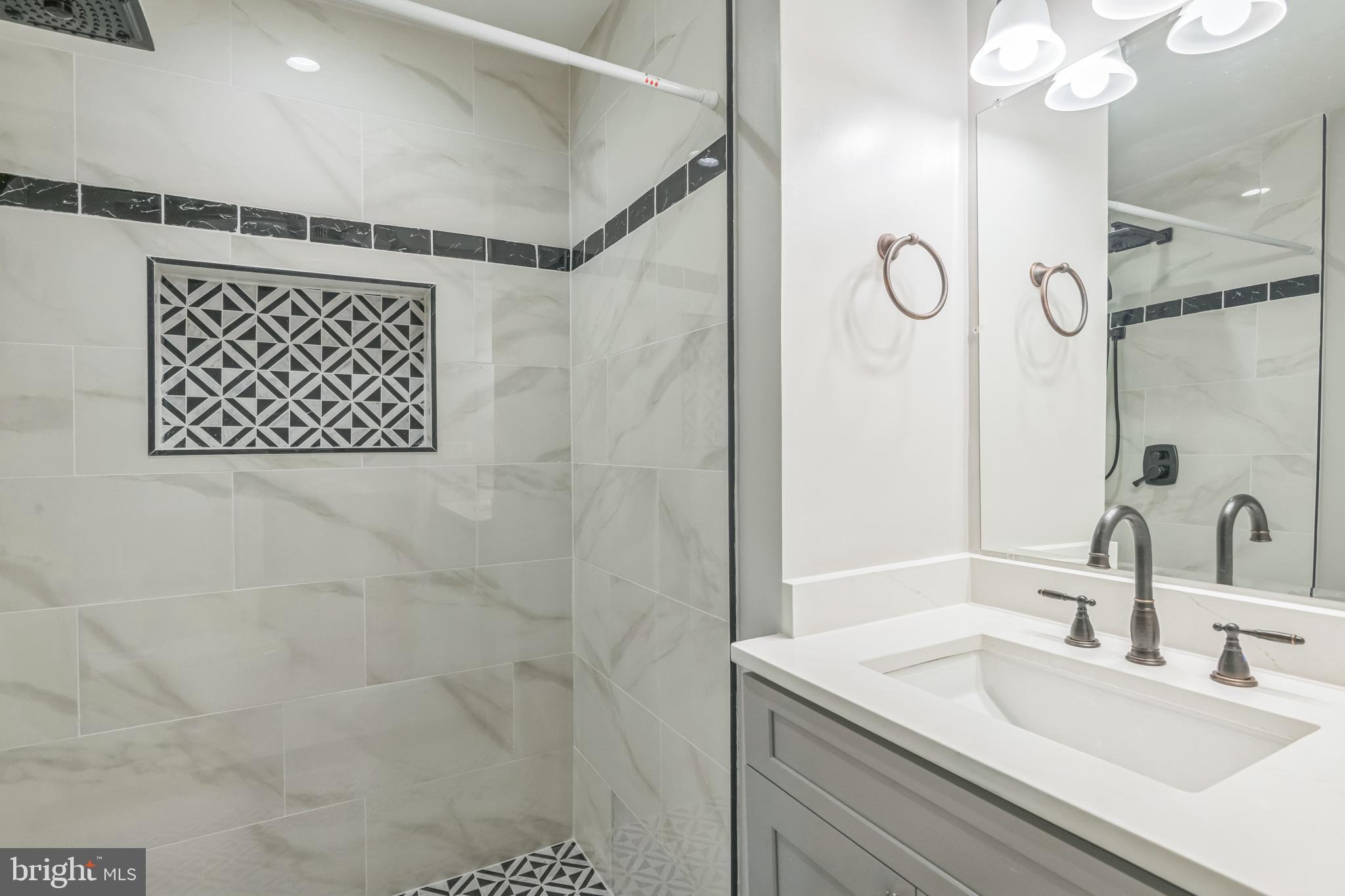 NEWTOWN HISTORIC DISTRIC - Residential Lease