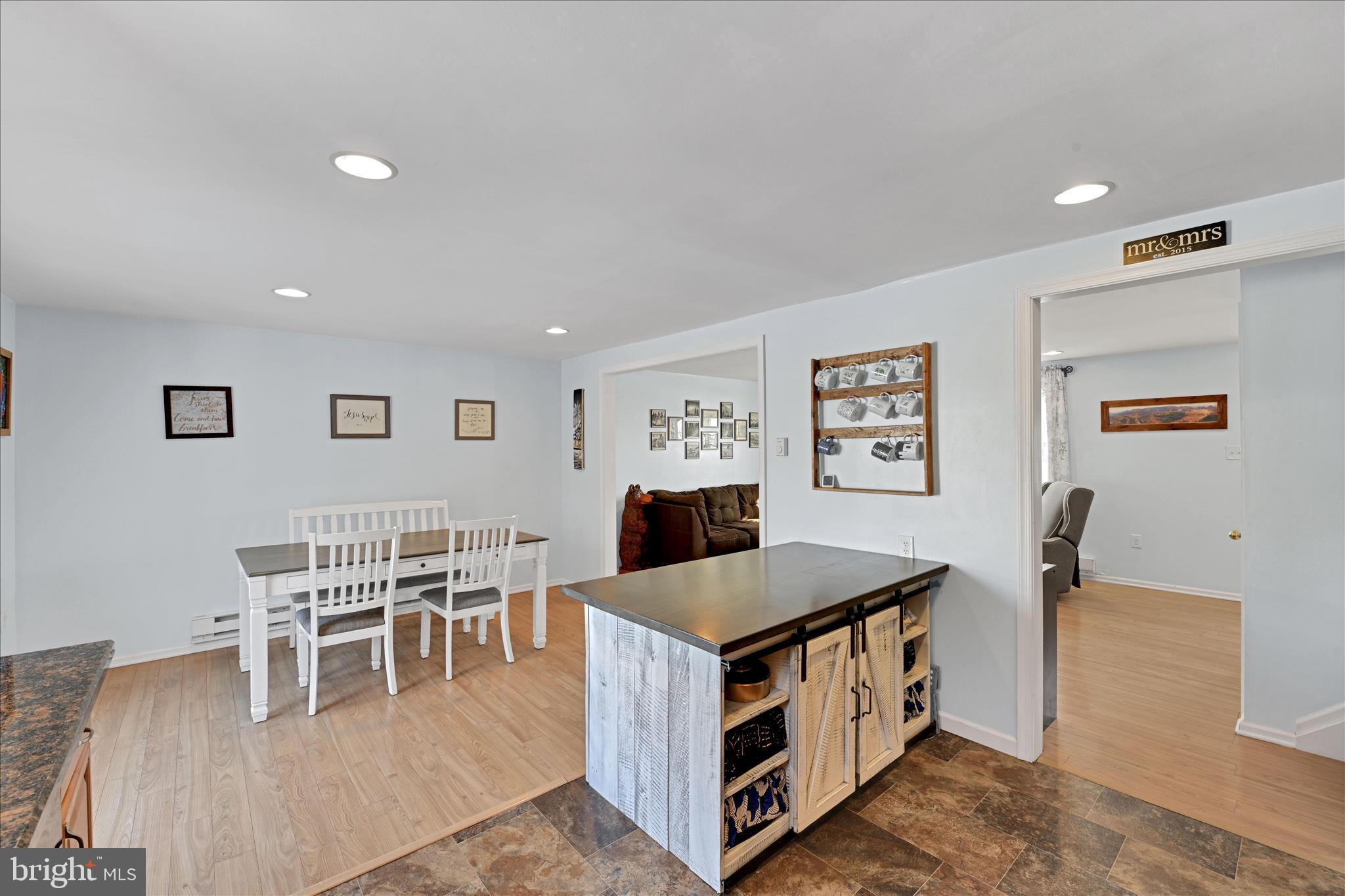 HESSMAR MANOR - Residential