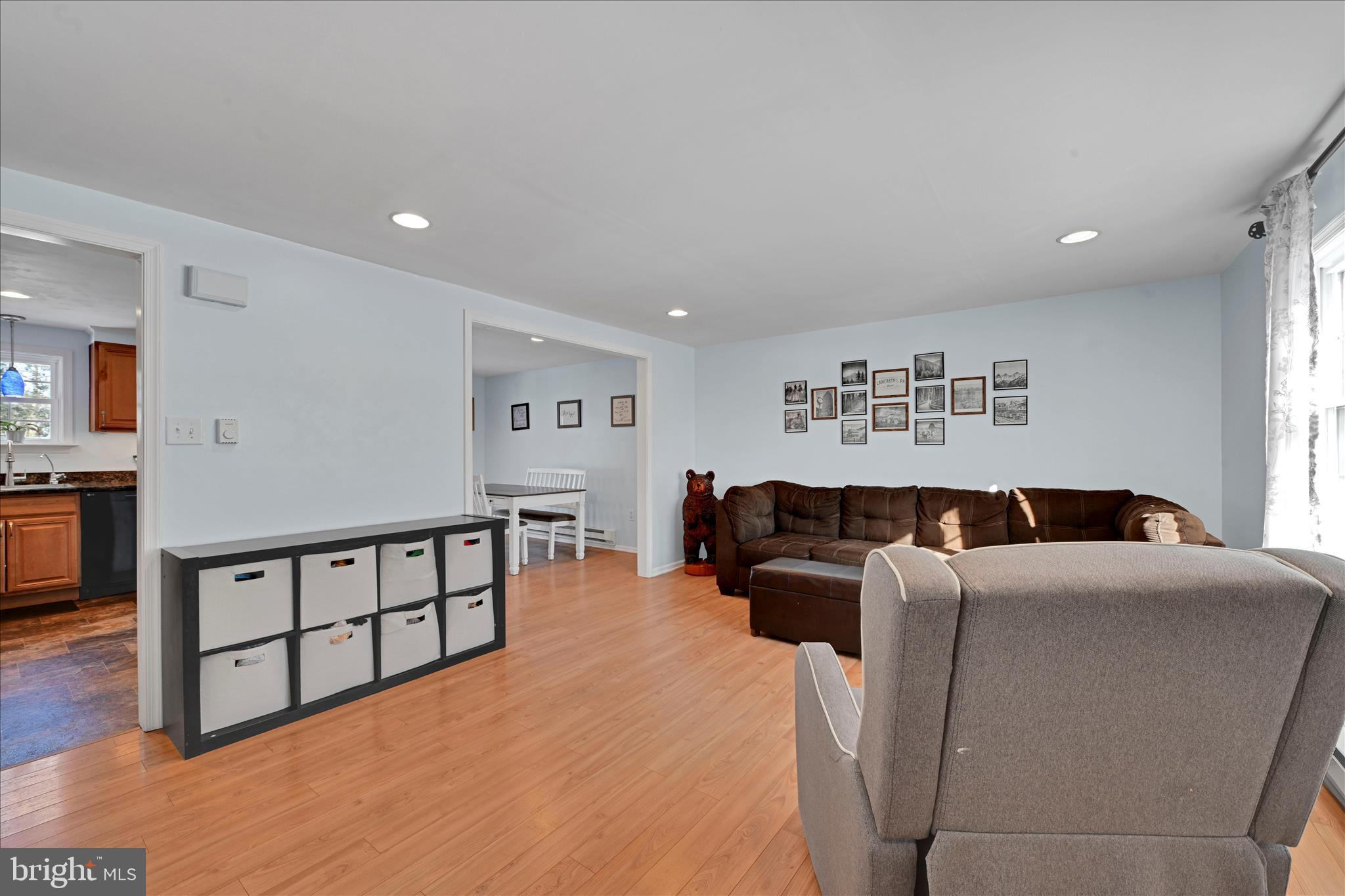 HESSMAR MANOR - Residential