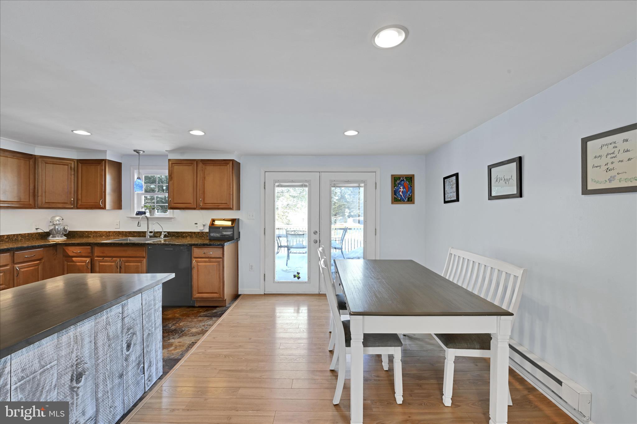 HESSMAR MANOR - Residential