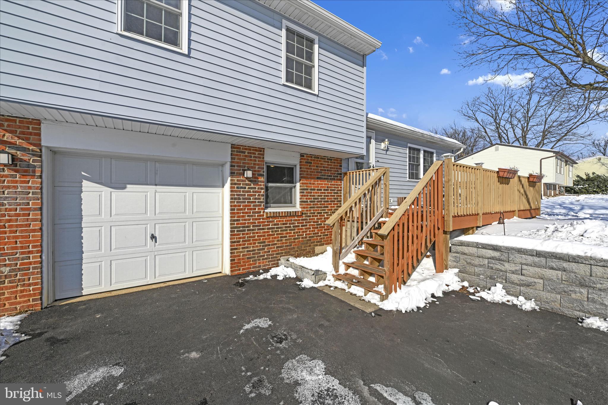 HESSMAR MANOR - Residential