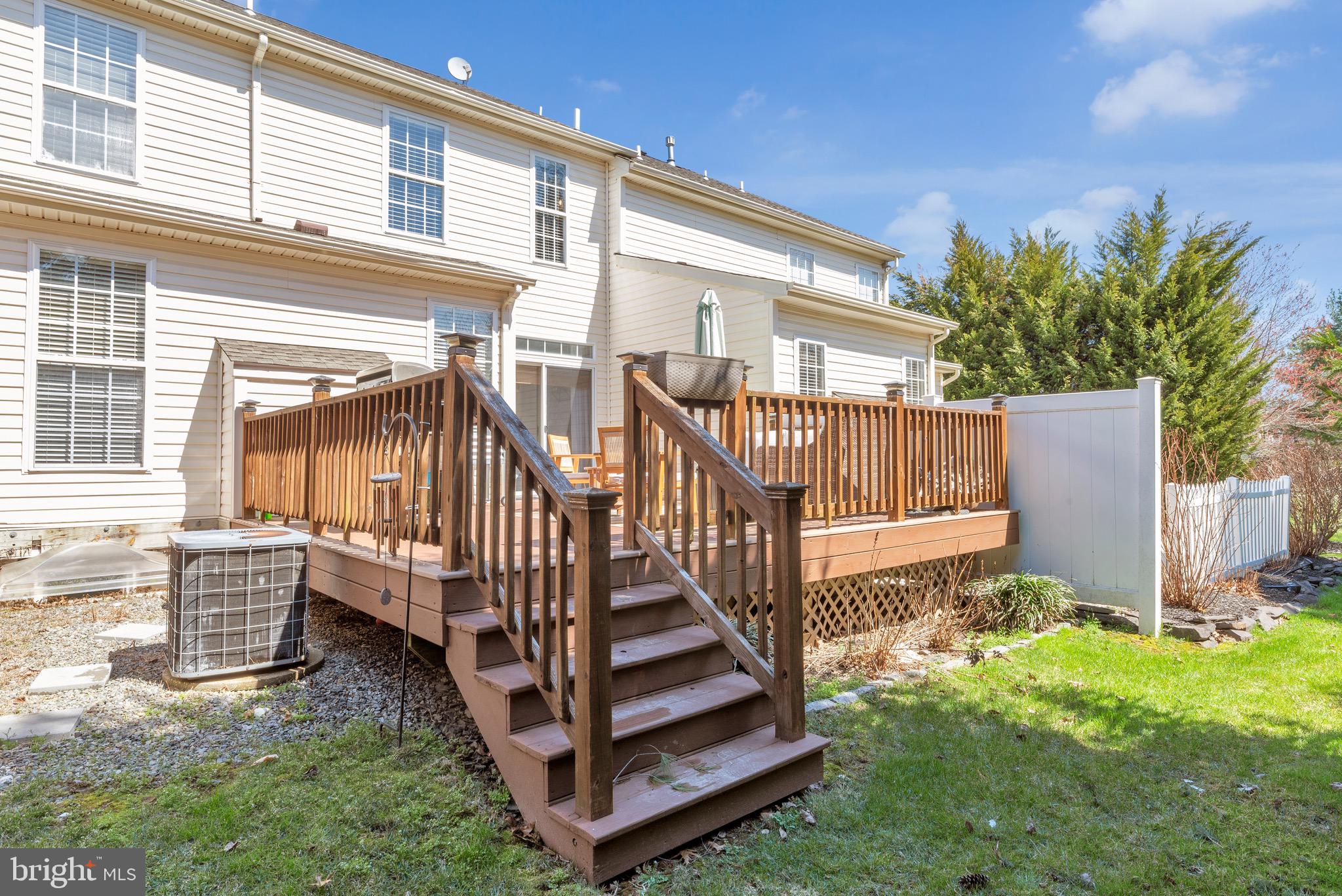 COUNTRY CLUB KNOLL - Residential