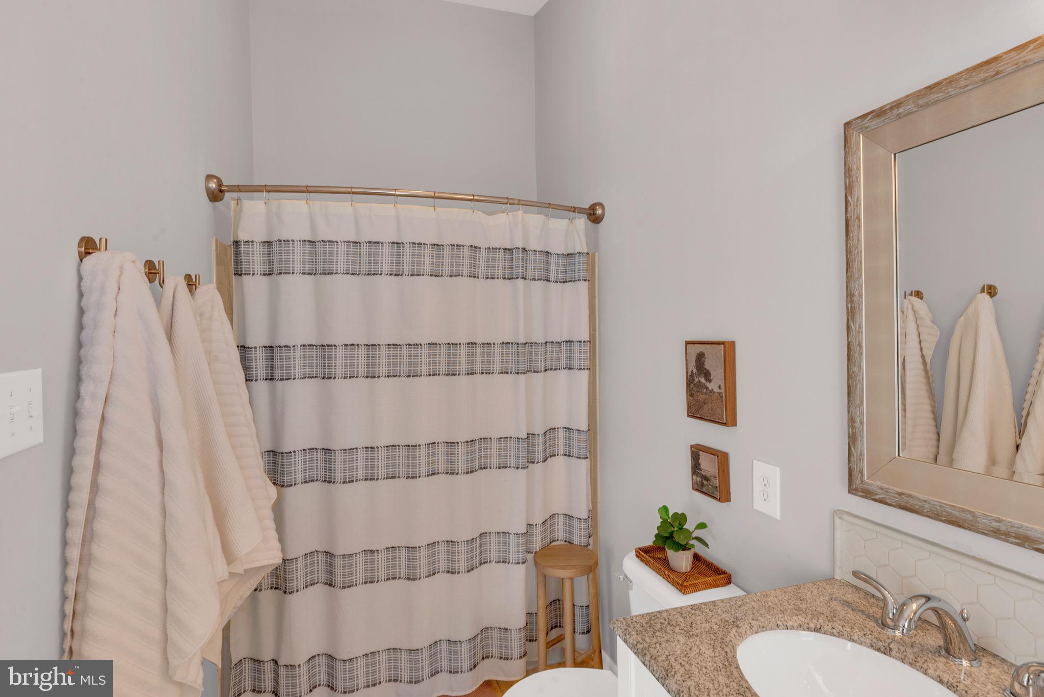 COUNTRY CLUB KNOLL - Residential