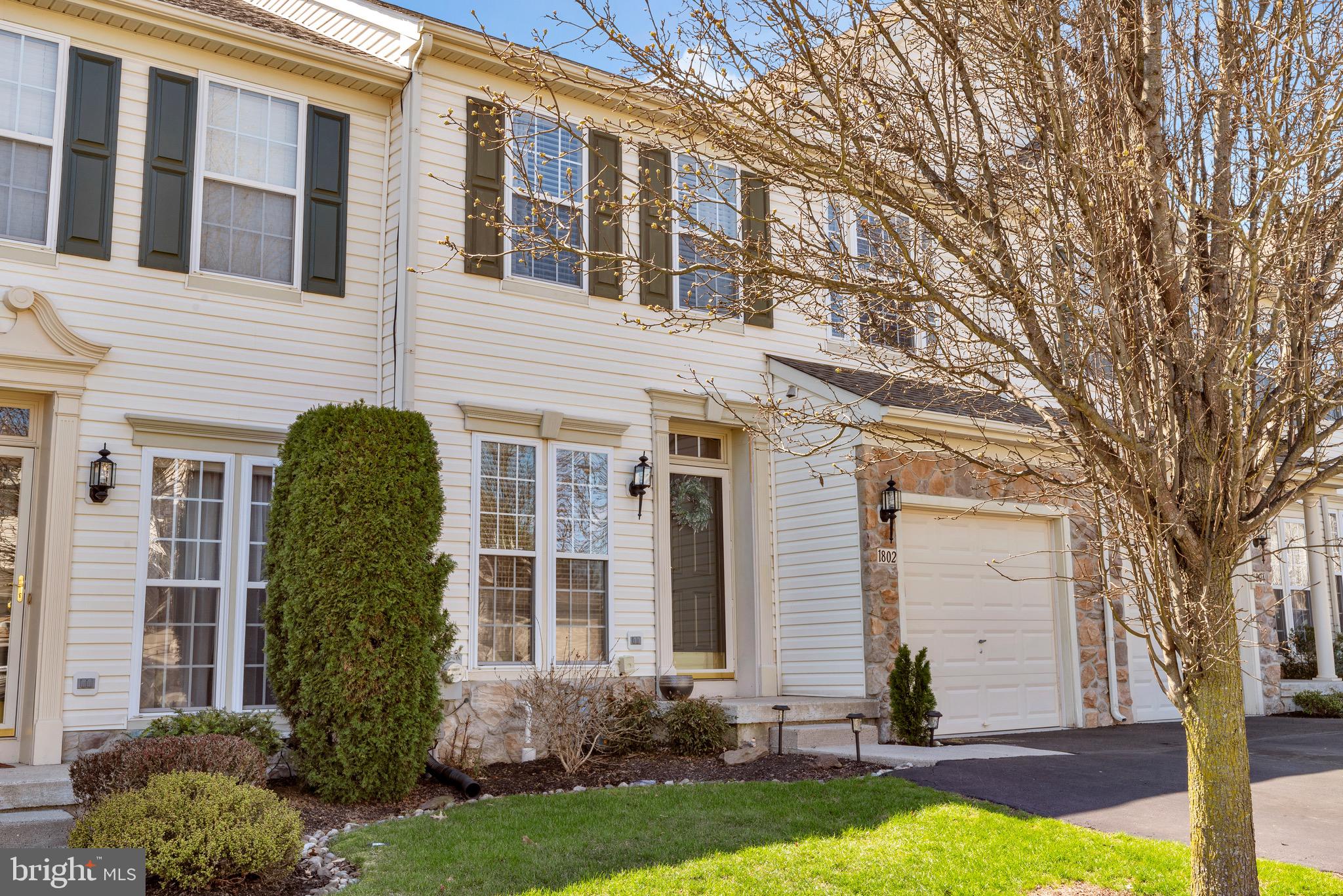 COUNTRY CLUB KNOLL - Residential