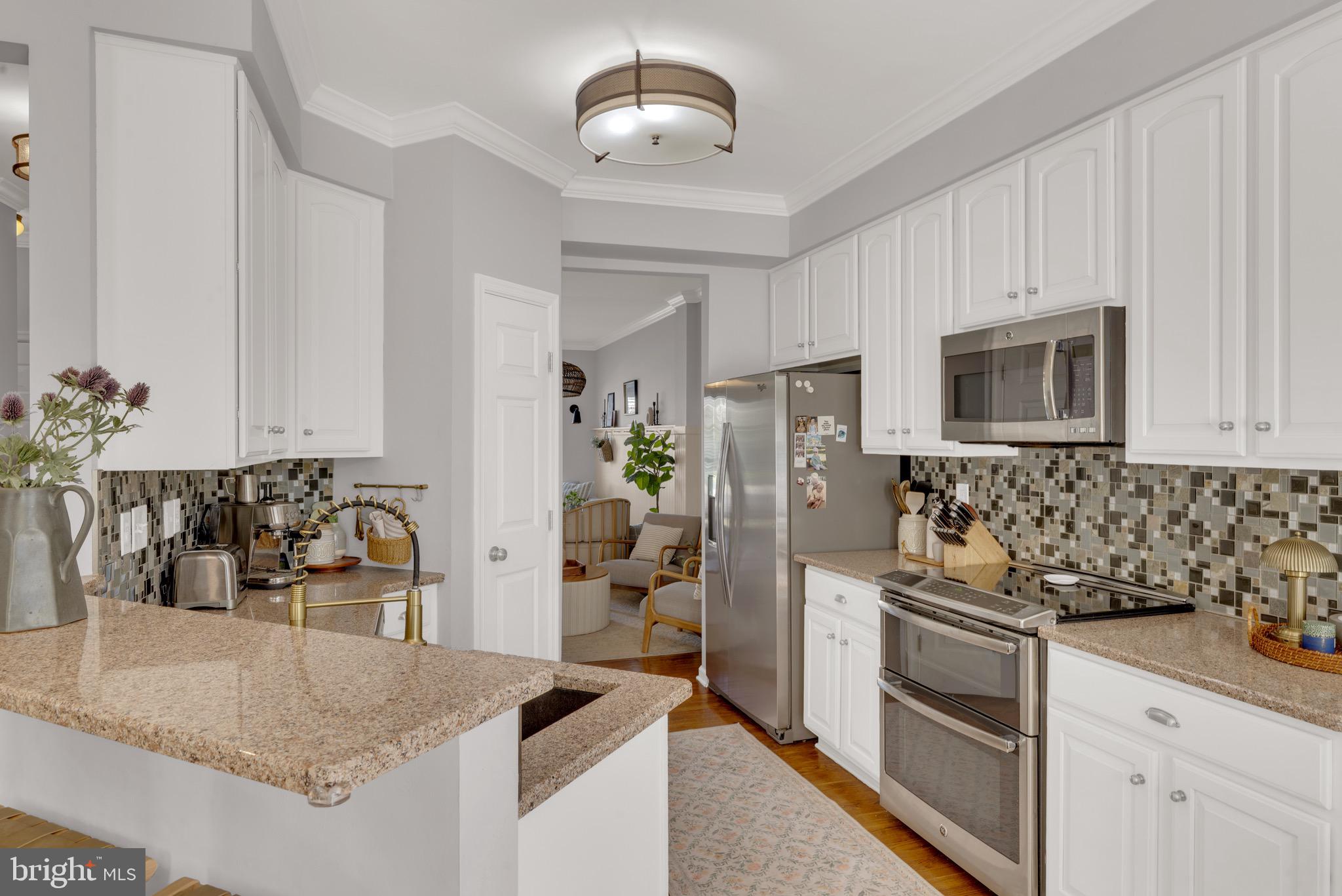 COUNTRY CLUB KNOLL - Residential