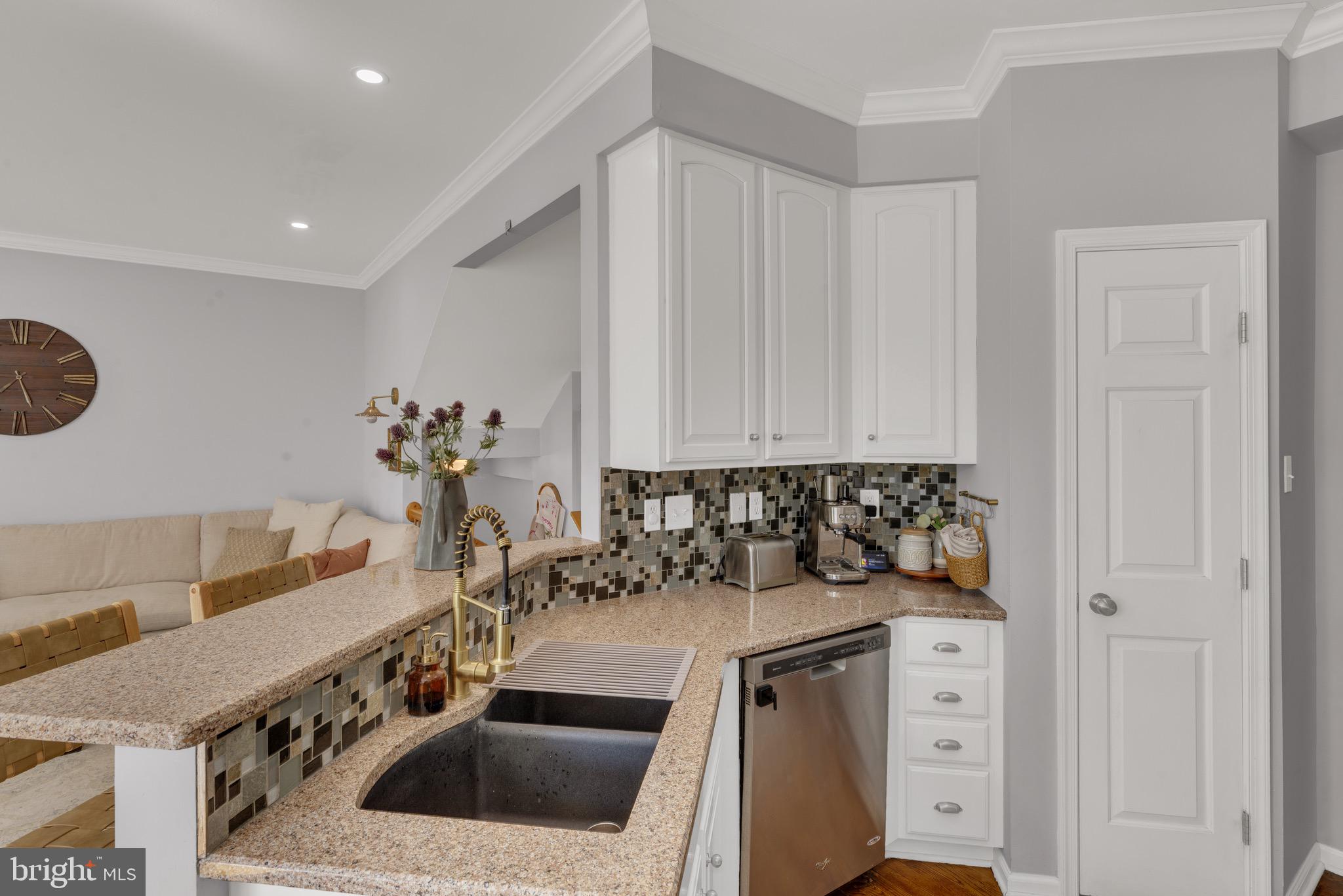 COUNTRY CLUB KNOLL - Residential