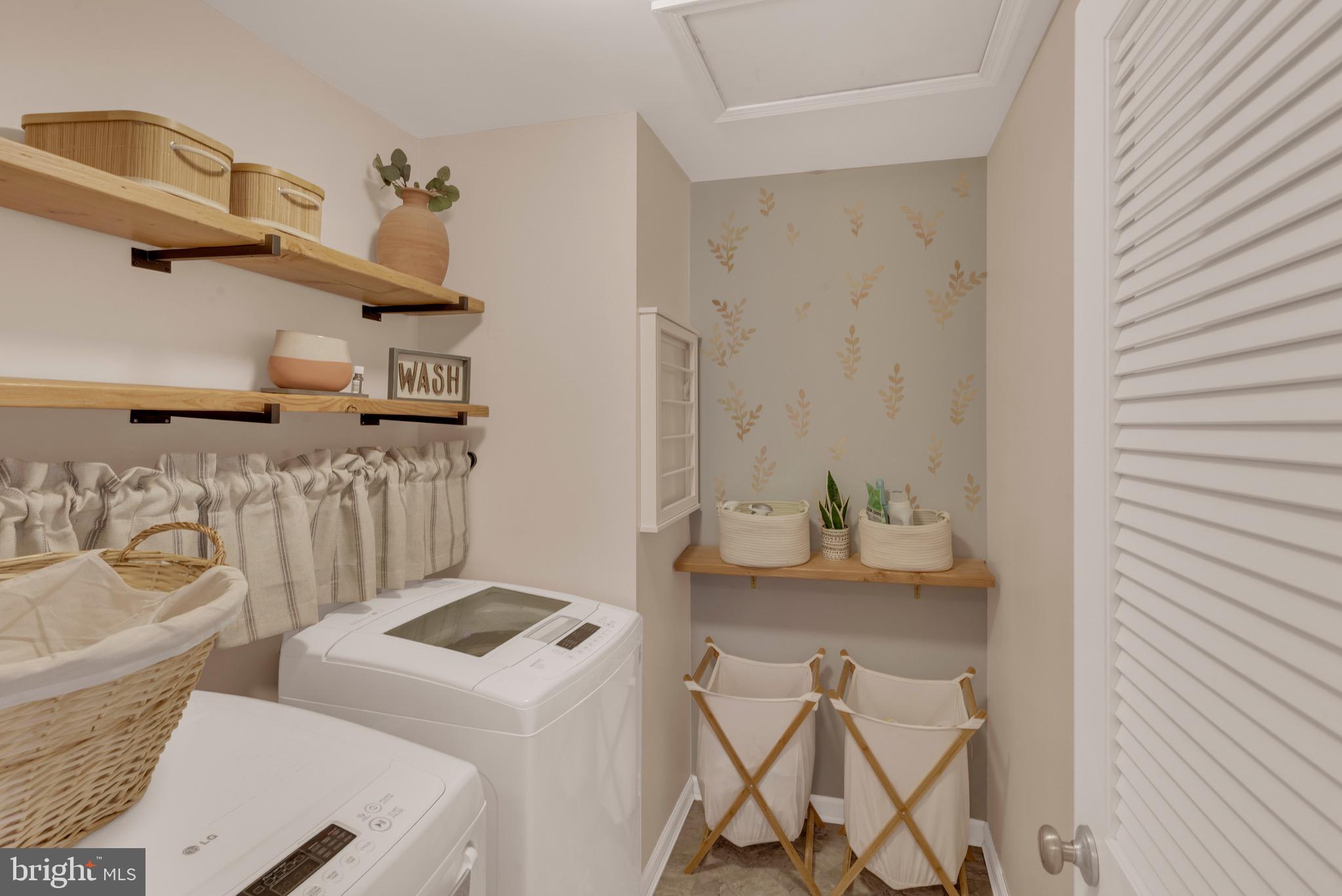 COUNTRY CLUB KNOLL - Residential