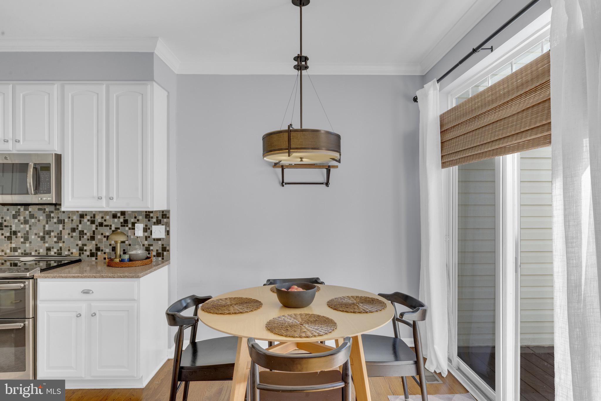 COUNTRY CLUB KNOLL - Residential