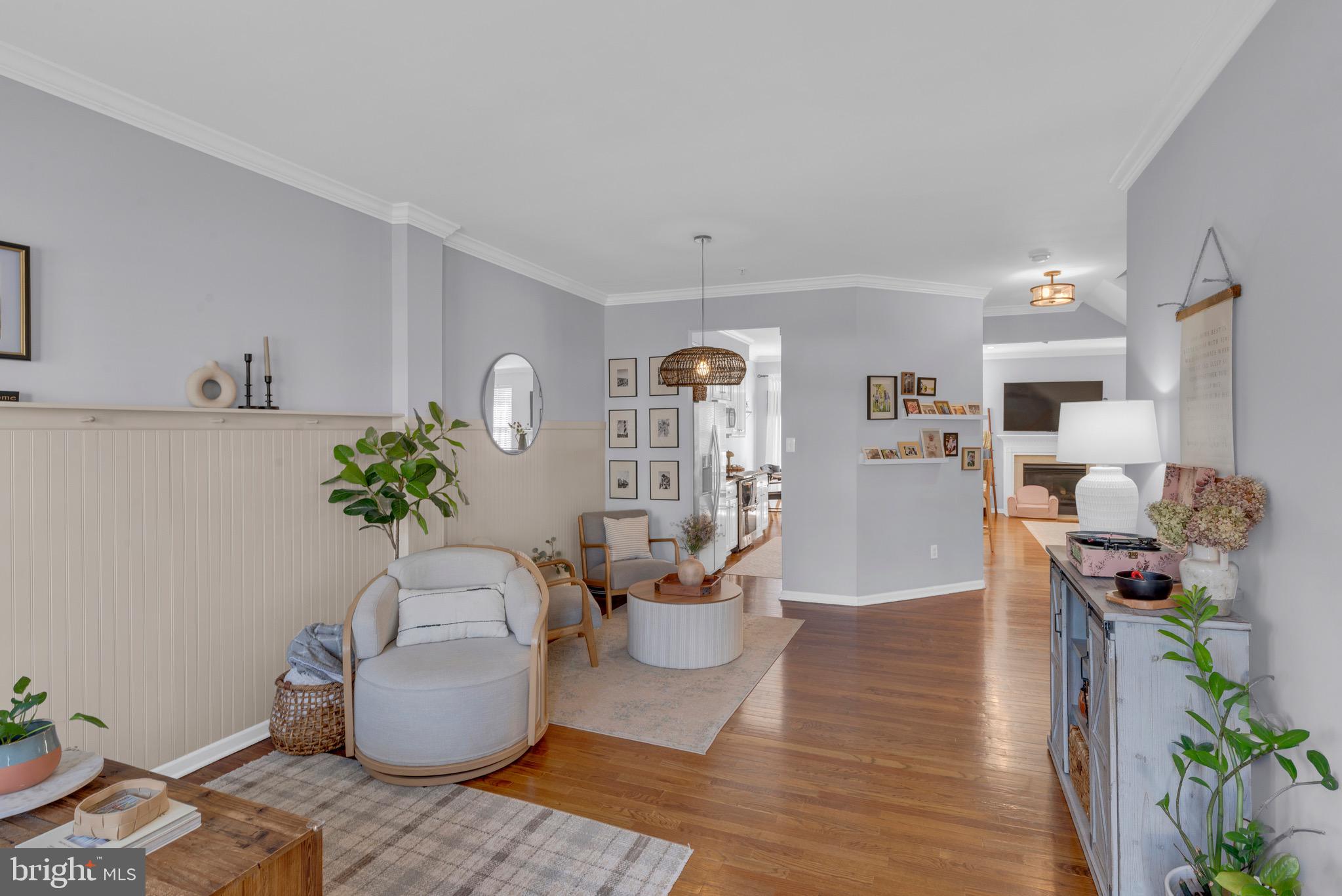 COUNTRY CLUB KNOLL - Residential