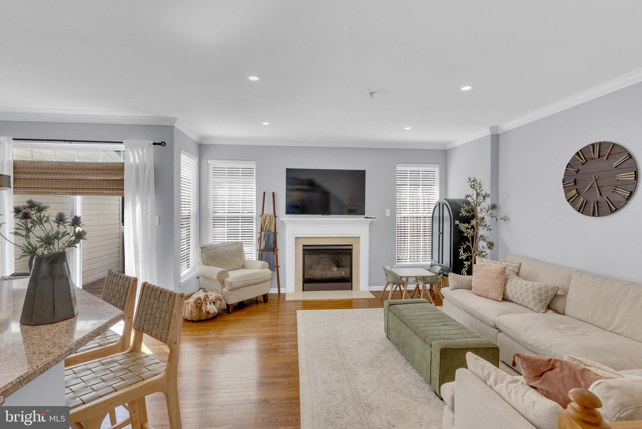 COUNTRY CLUB KNOLL - Residential