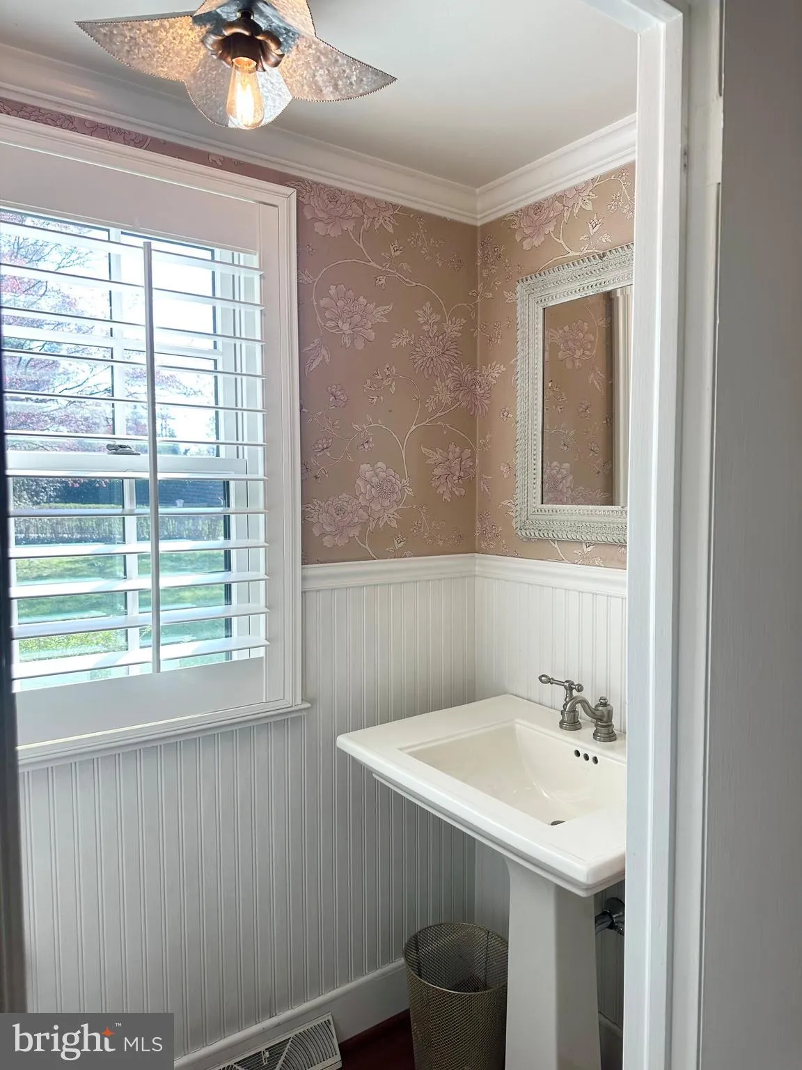 Villanova, Pennsylvania 19085, United States, 5 Bedrooms Bedrooms, ,4 BathroomsBathrooms,Residential,Pending,106388