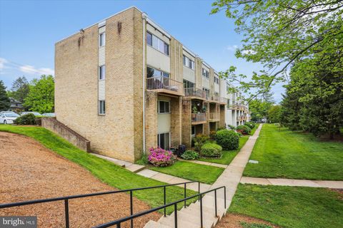 Photo of 3217 UNIVERSITY BLVD W #21, KENSINGTON, MD 20895 (MLS # MDMC2092674)