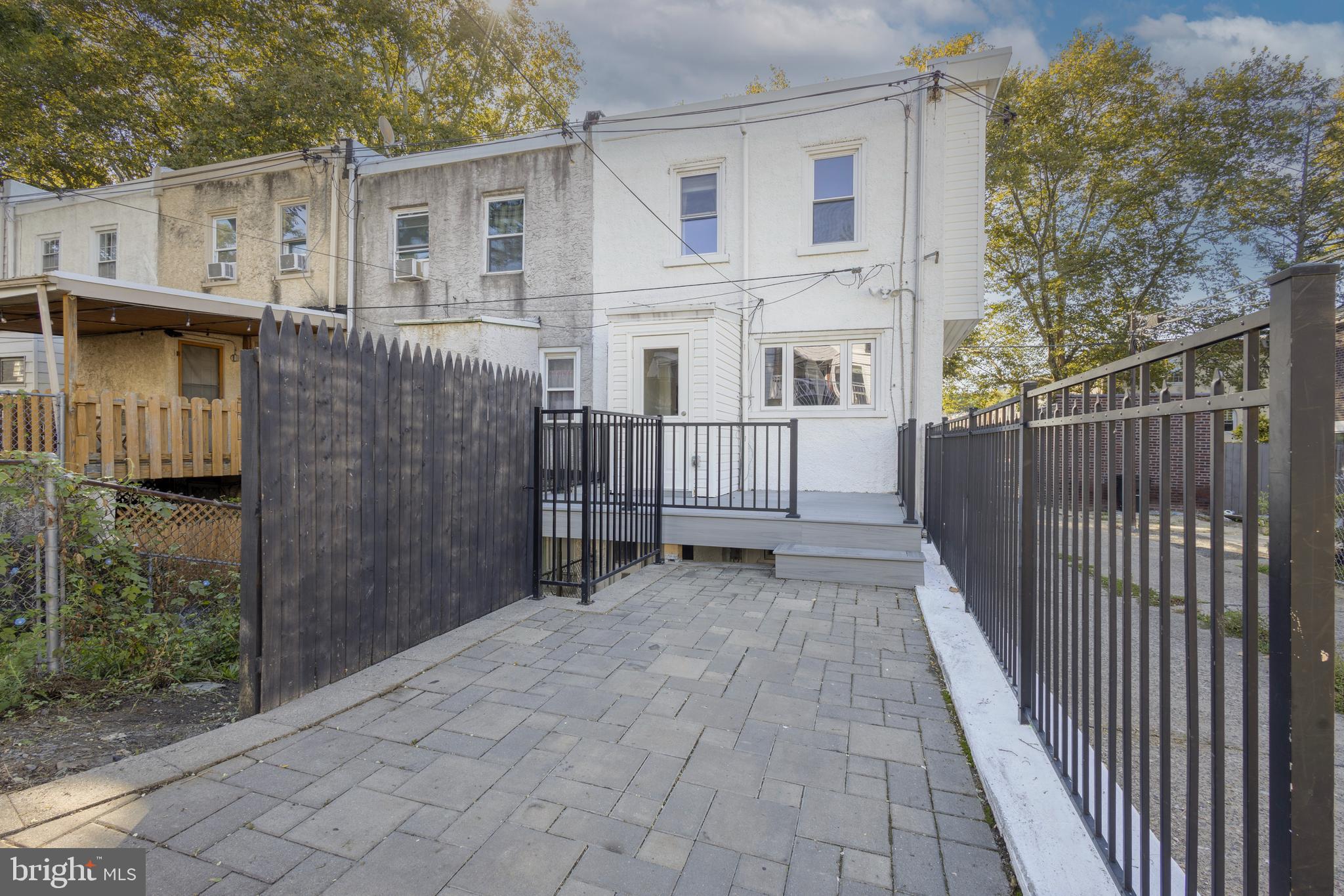 EAST FALLS - Residential