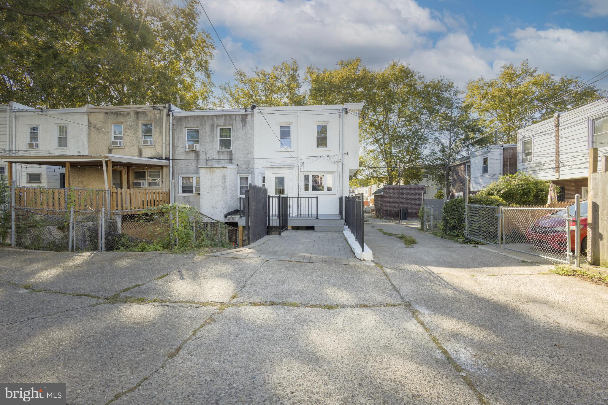 EAST FALLS - Residential