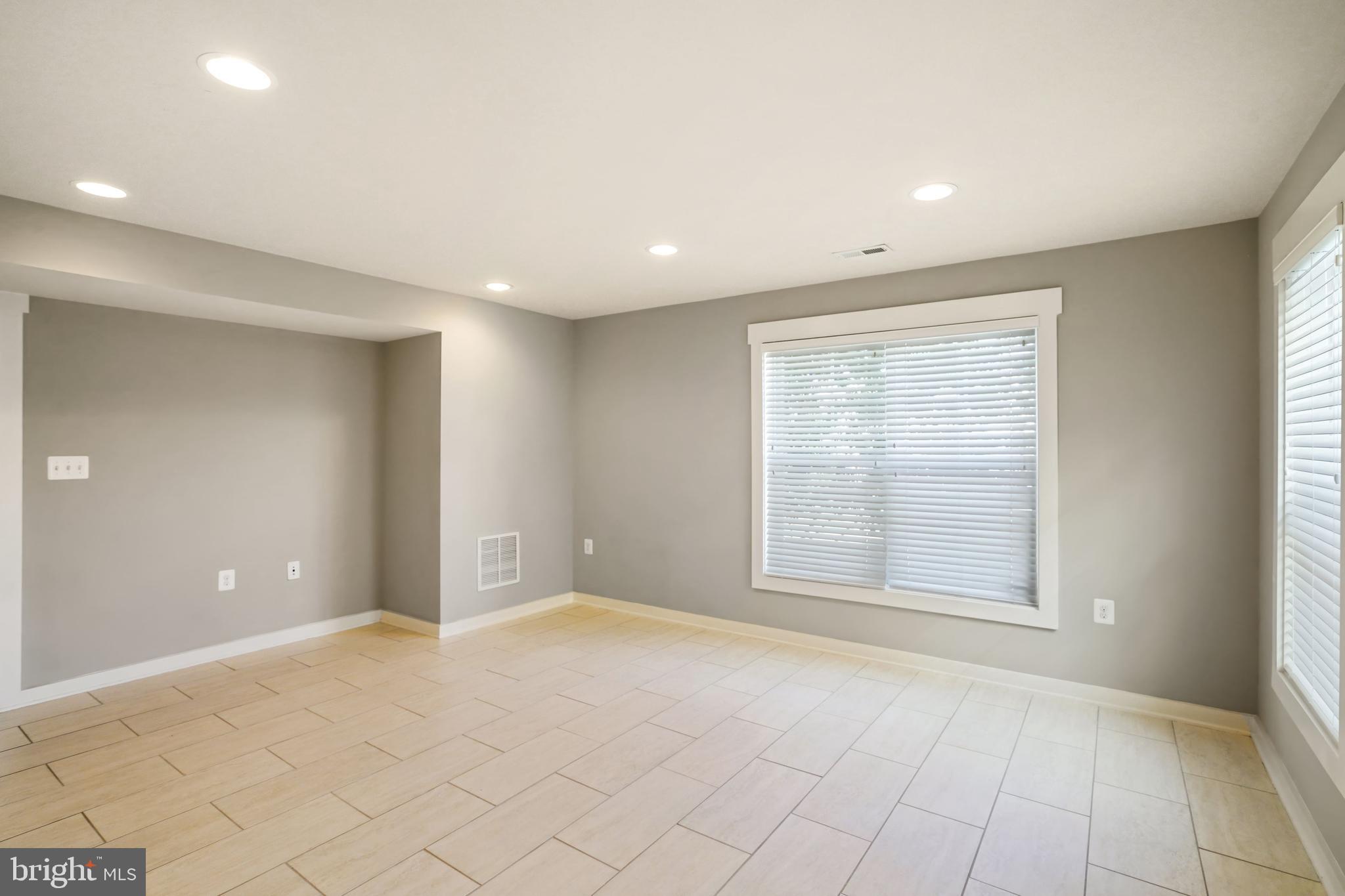 BRAMBLETON OVERLOOK - Residential Lease