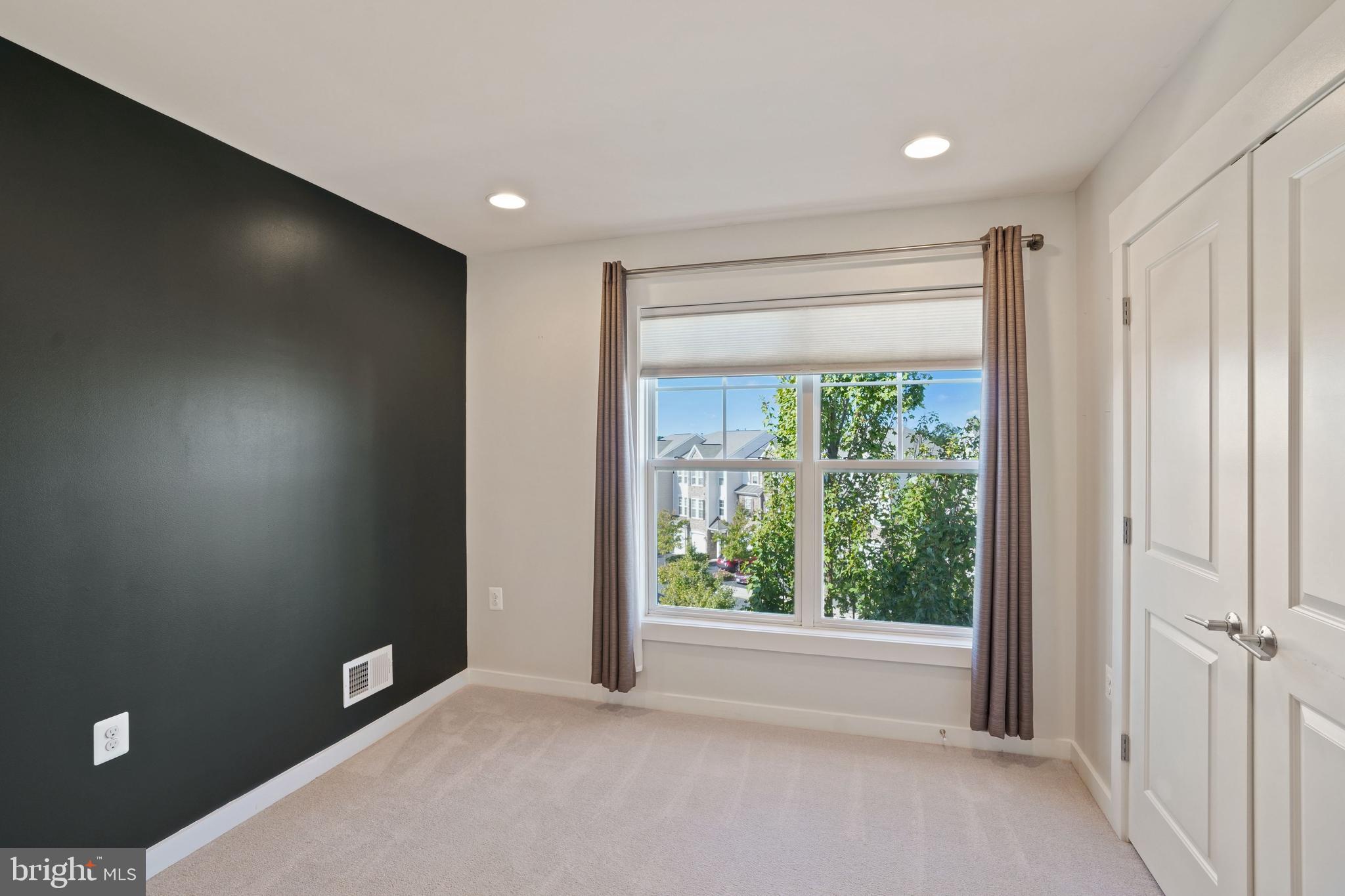 BRAMBLETON OVERLOOK - Residential Lease